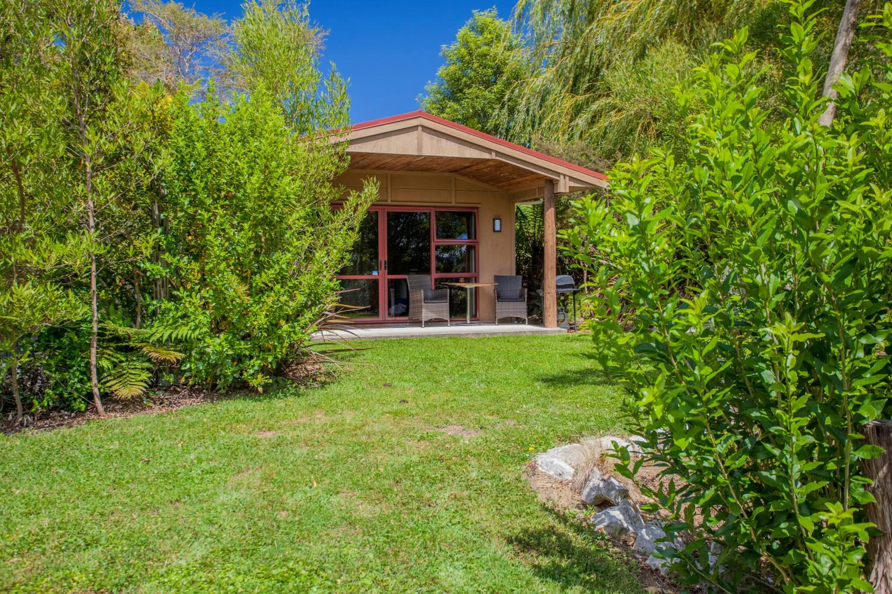 Chalet 2 - Fantail in The Rocks Chalets