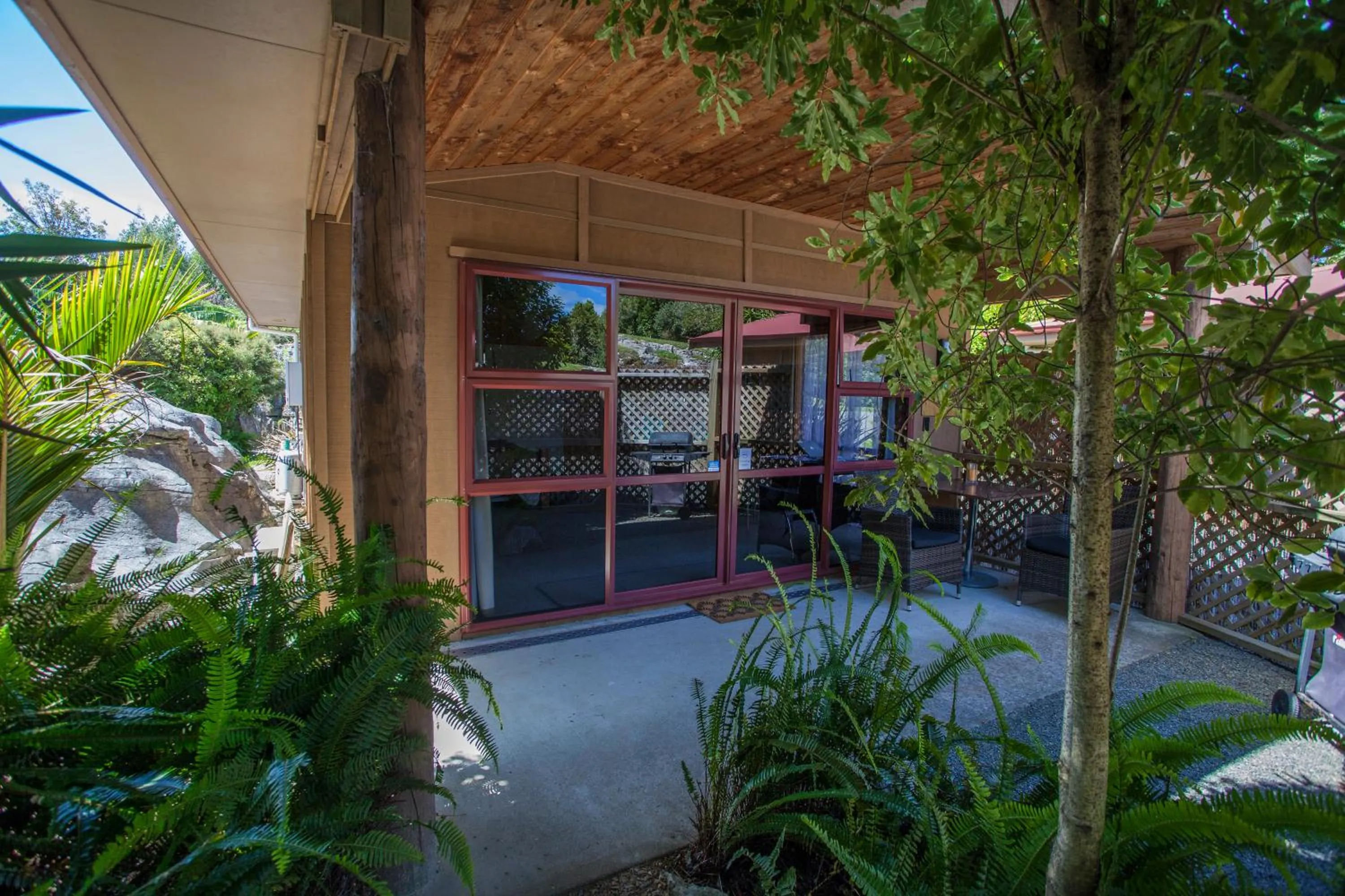 Chalet 1 - Pukeko, Accessibility Friendly in The Rocks Chalets