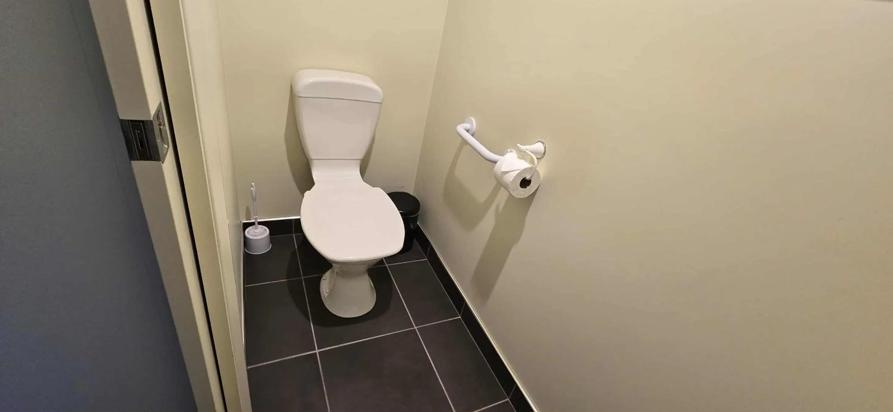 Toilet in The Rocks Chalets