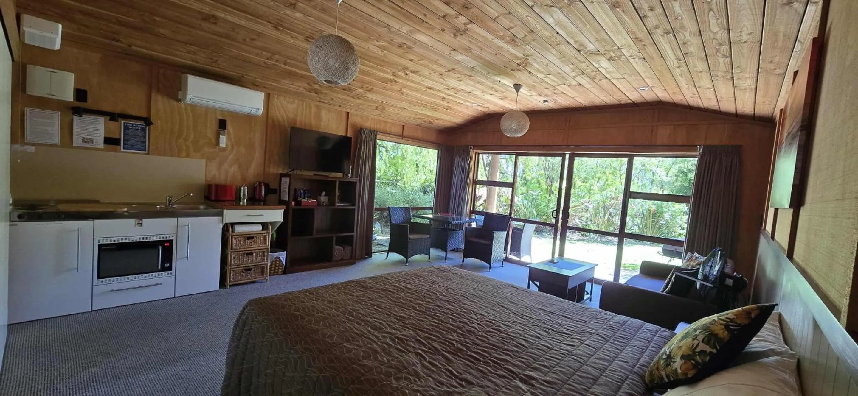 Bed in The Rocks Chalets