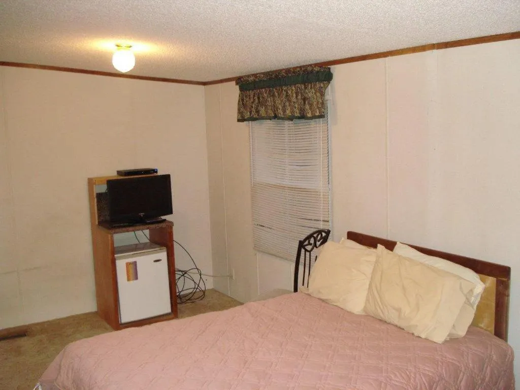 Bed in Comfort Green Motel