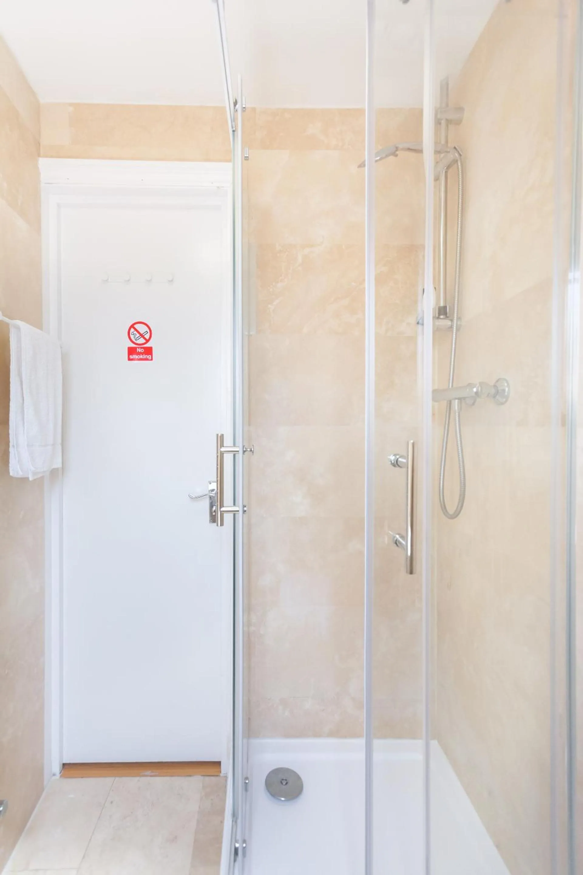 Bathroom in Euston Modern Apartments