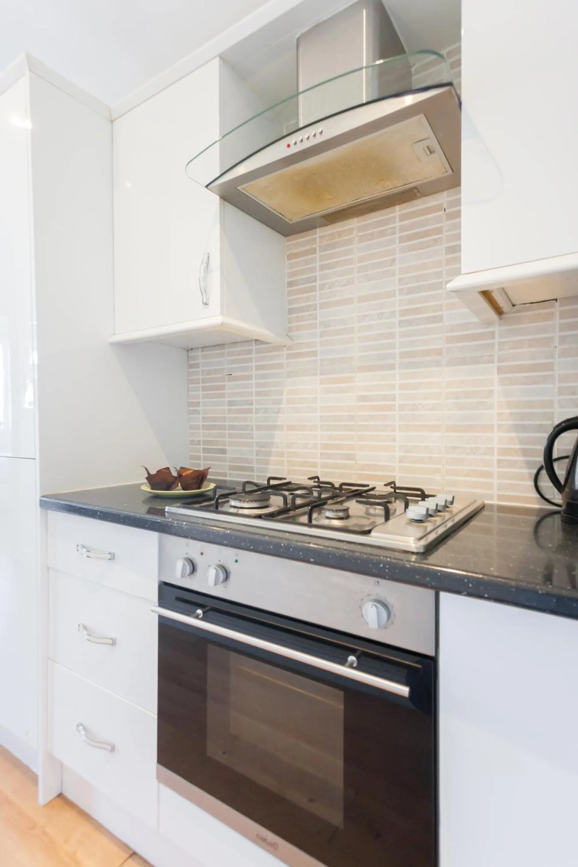 Kitchen or kitchenette in Euston Modern Apartments