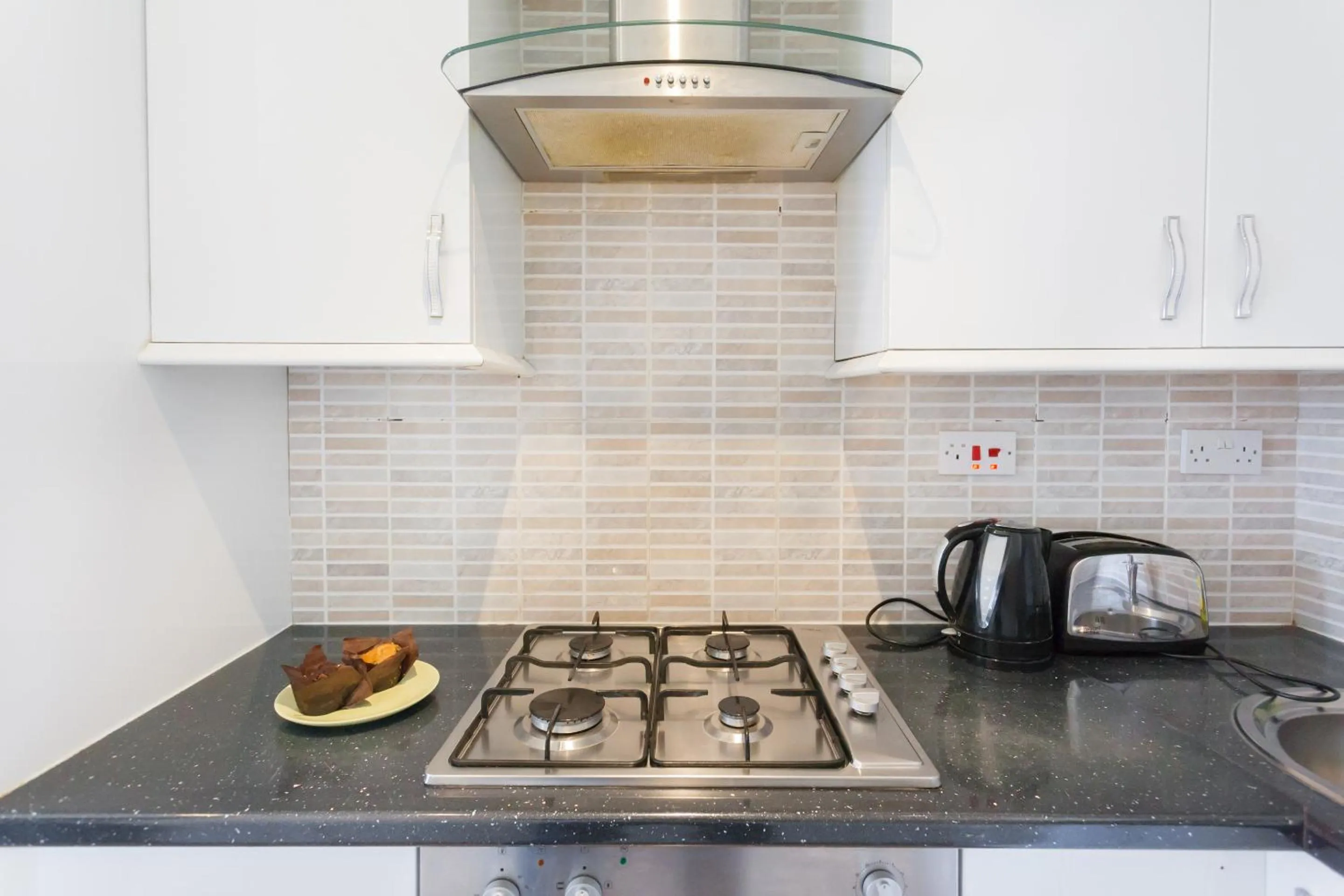 Kitchen or kitchenette in Euston Modern Apartments