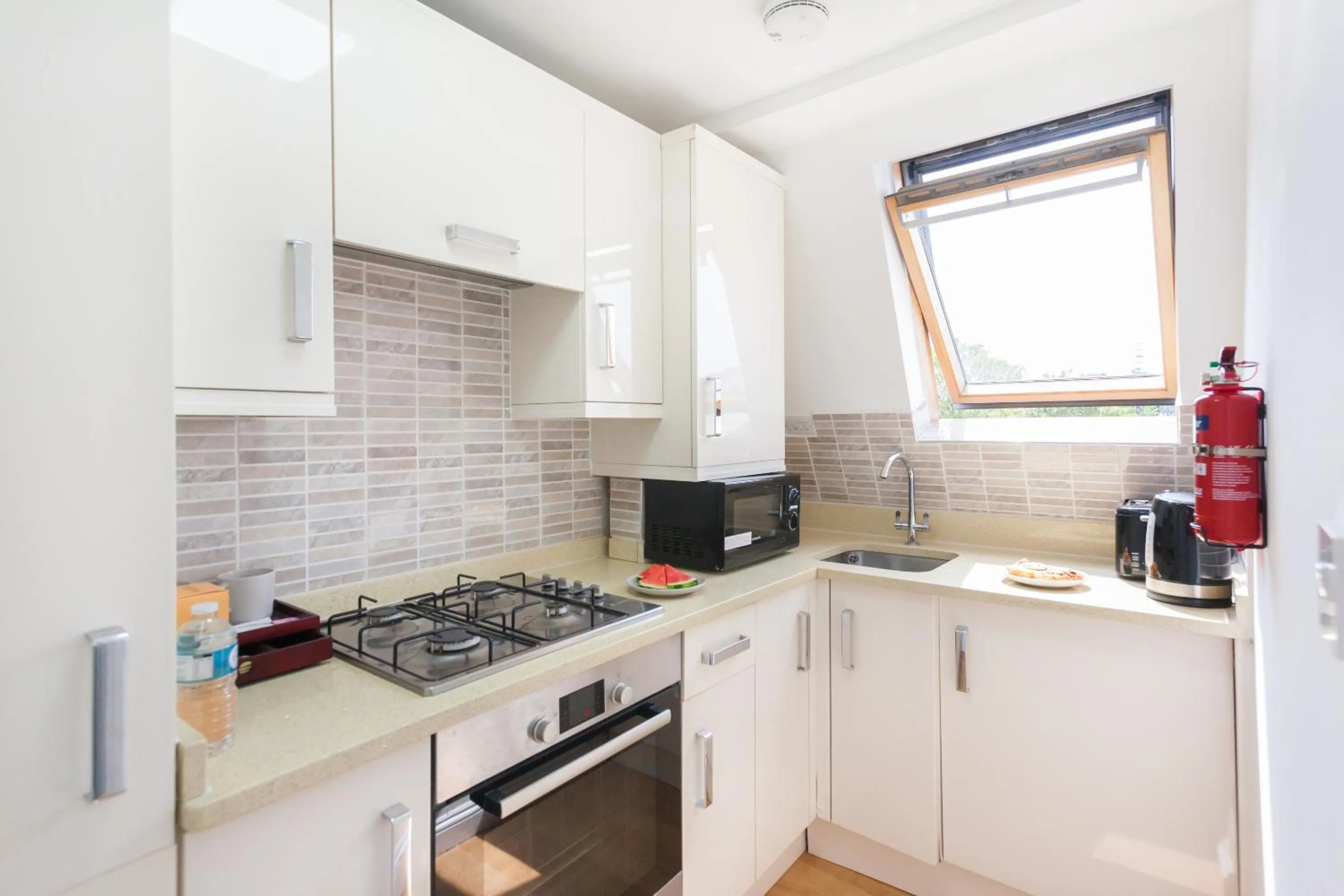 Kitchen or kitchenette in Euston Modern Apartments