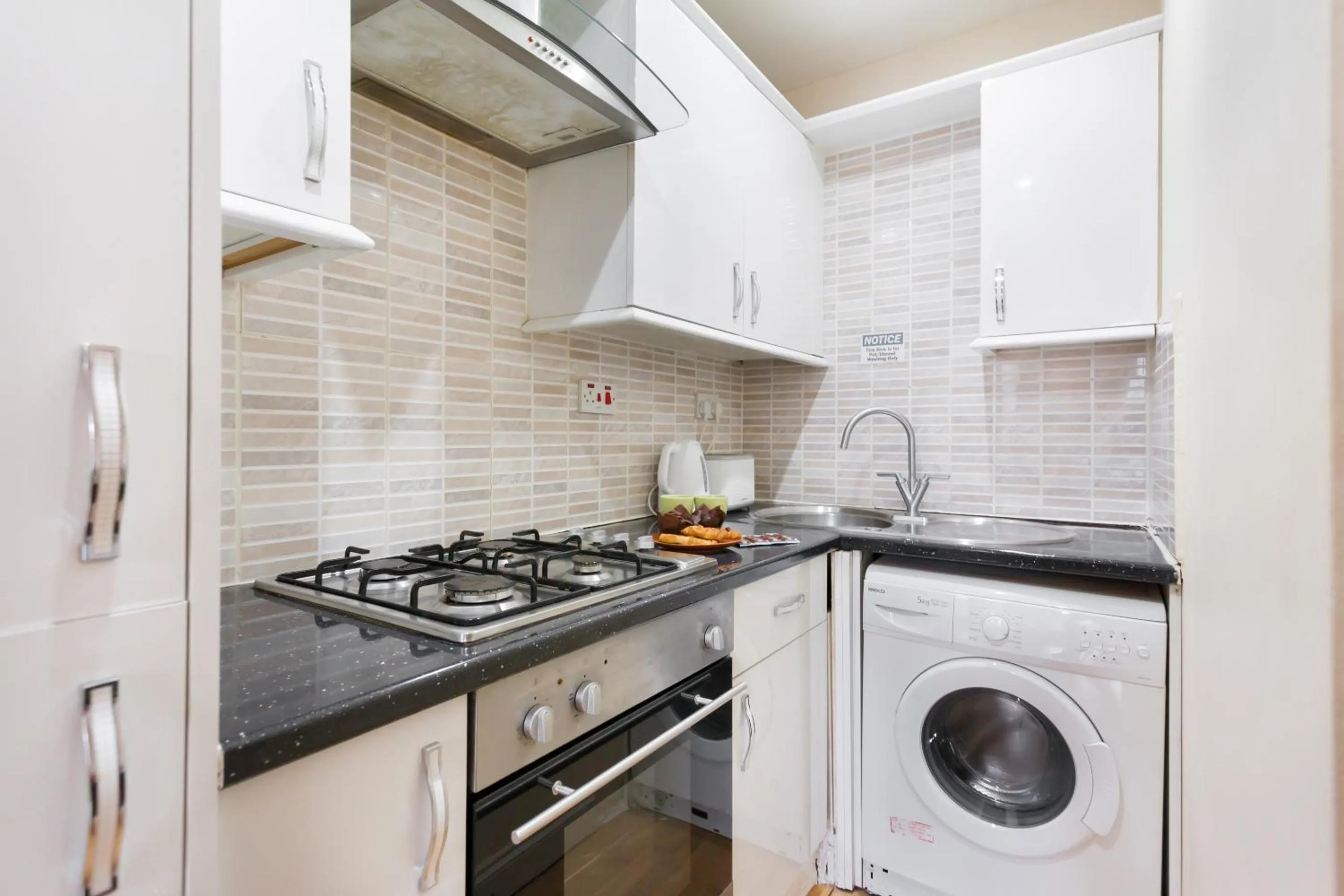 Kitchen or kitchenette in Euston Modern Apartments
