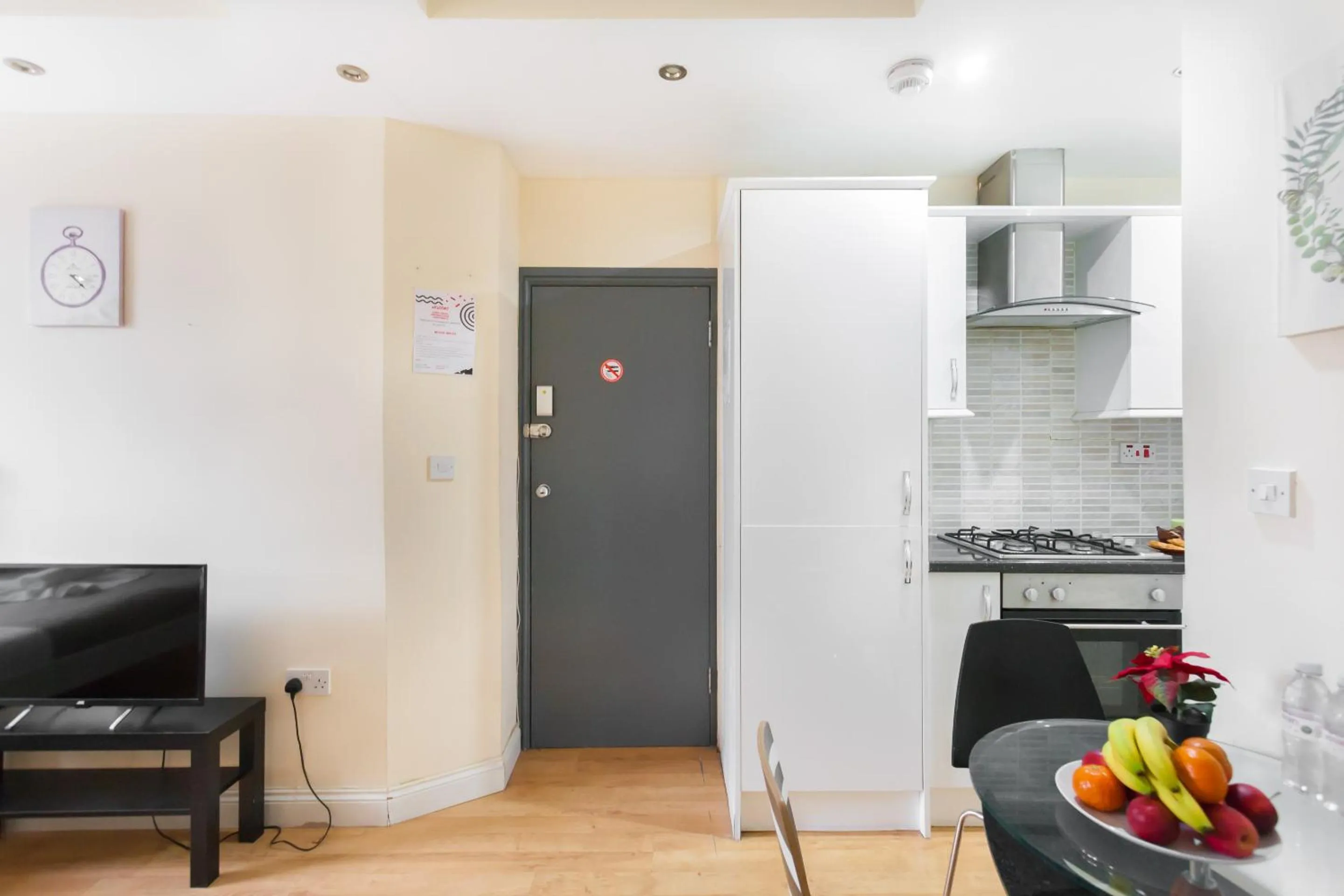 Kitchen or kitchenette in Euston Modern Apartments