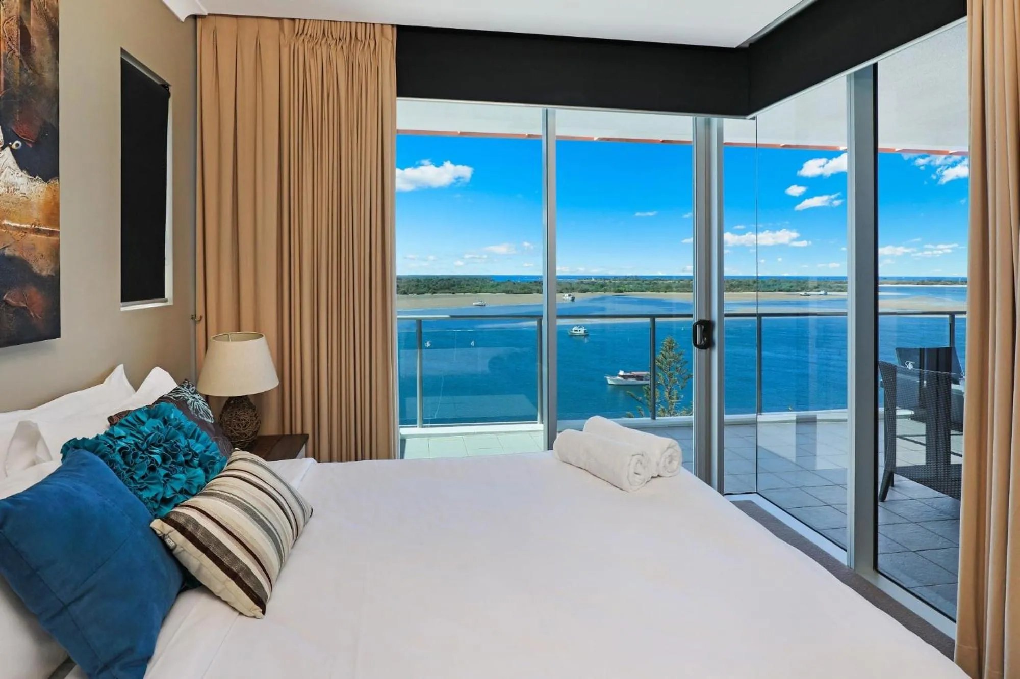 Bed in Silvershore Apartments on the Broadwater