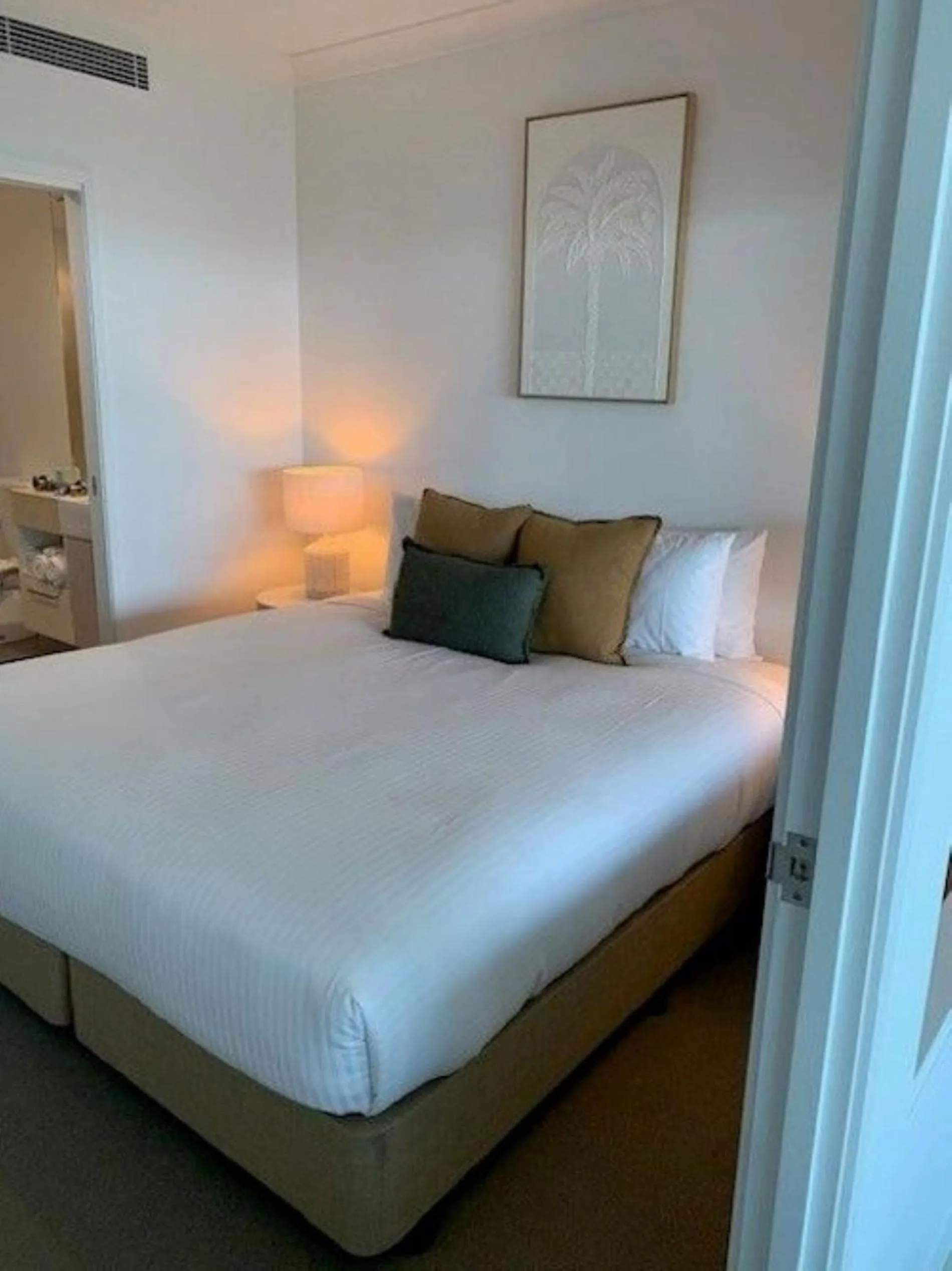 Bedroom, Bed in Silvershore Apartments on the Broadwater
