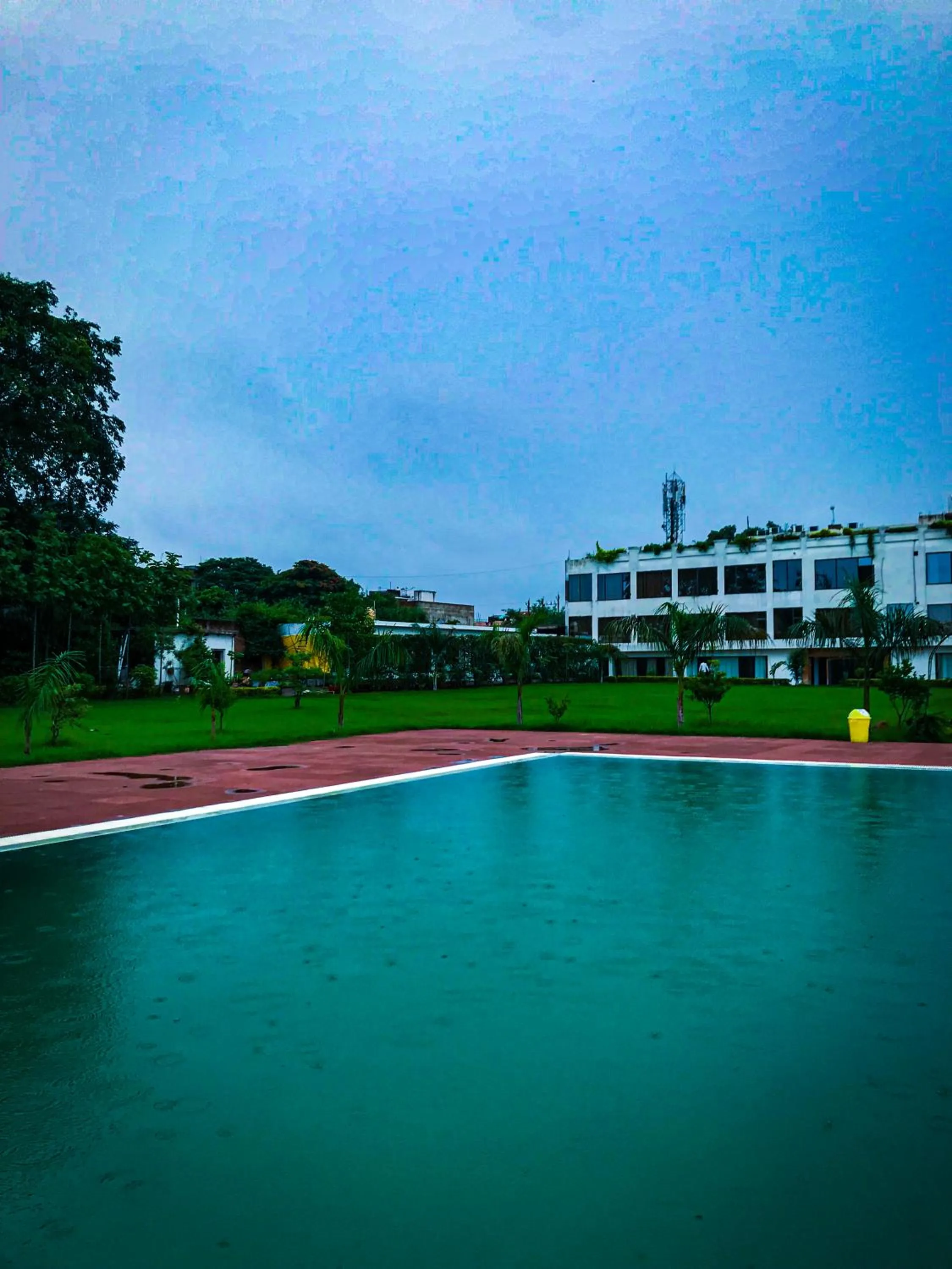 Swimming pool in Gautam Hotels & Resorts