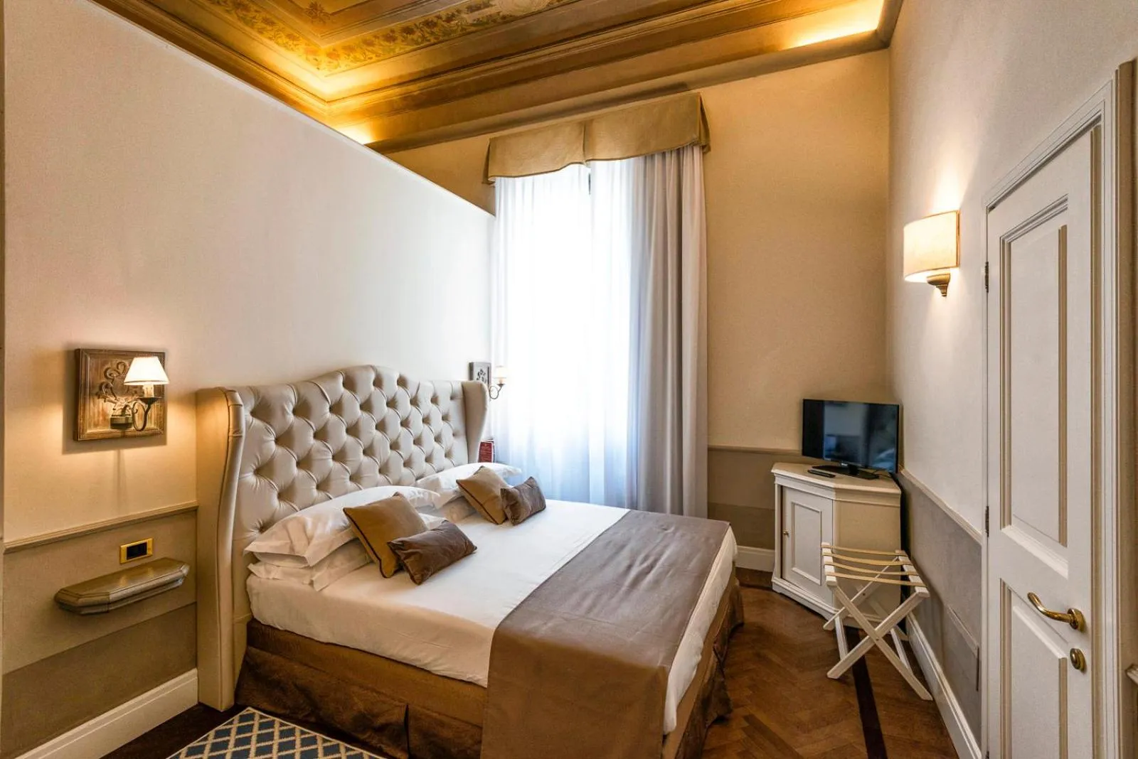 Photo of the whole room, Bed in Palazzo Lorenzo Hotel Boutique & Spa