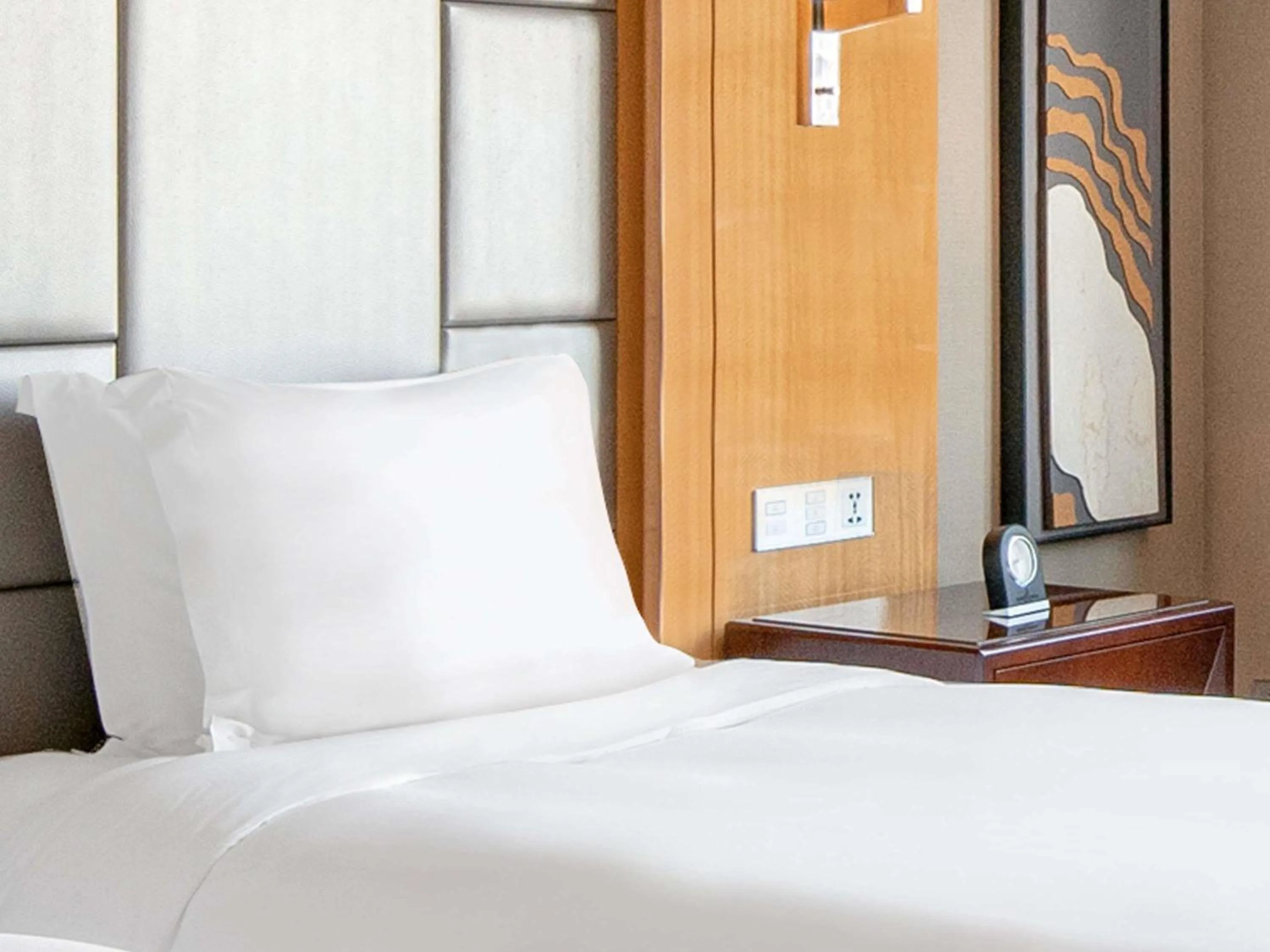 Bedroom, Bed in Swissôtel Guangzhou