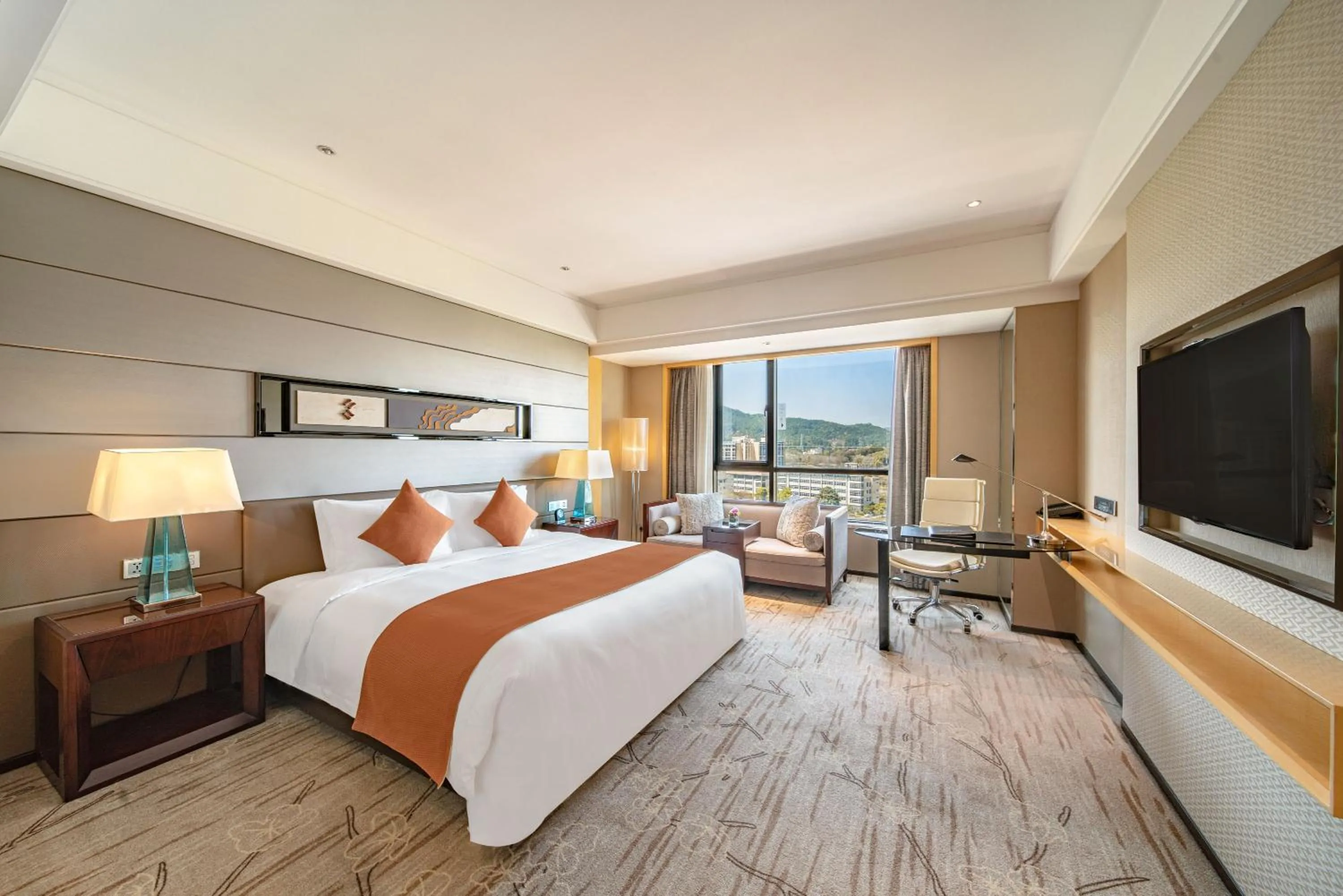 Photo of the whole room, Bed in Swissôtel Guangzhou