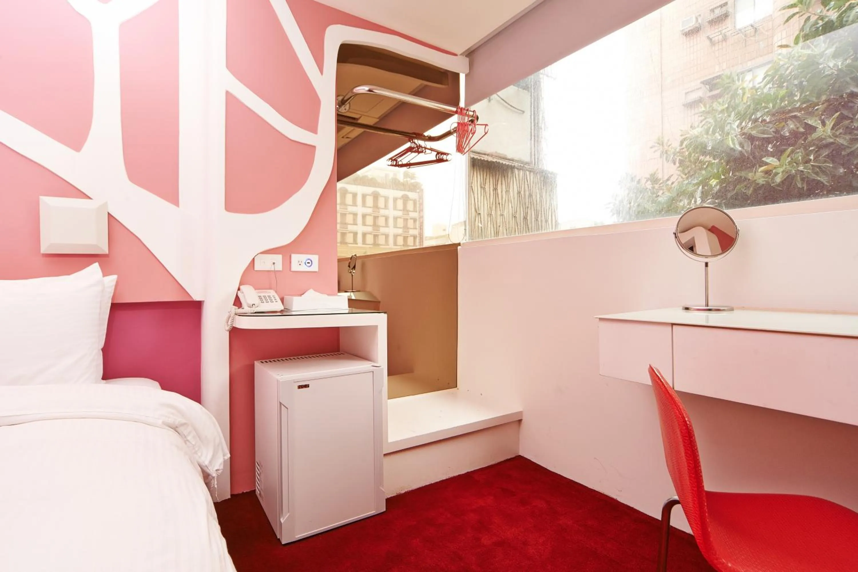 Seating area, Bed in Forever Inn