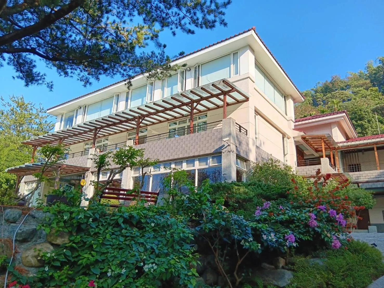 Property building in Zen and Pine Resort