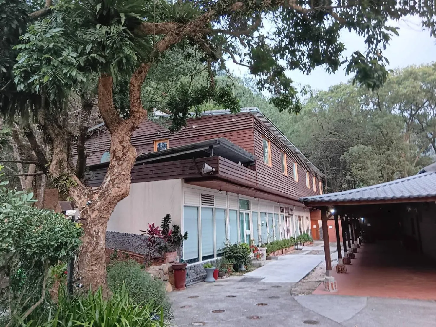 Restaurant/places to eat in Zen and Pine Resort