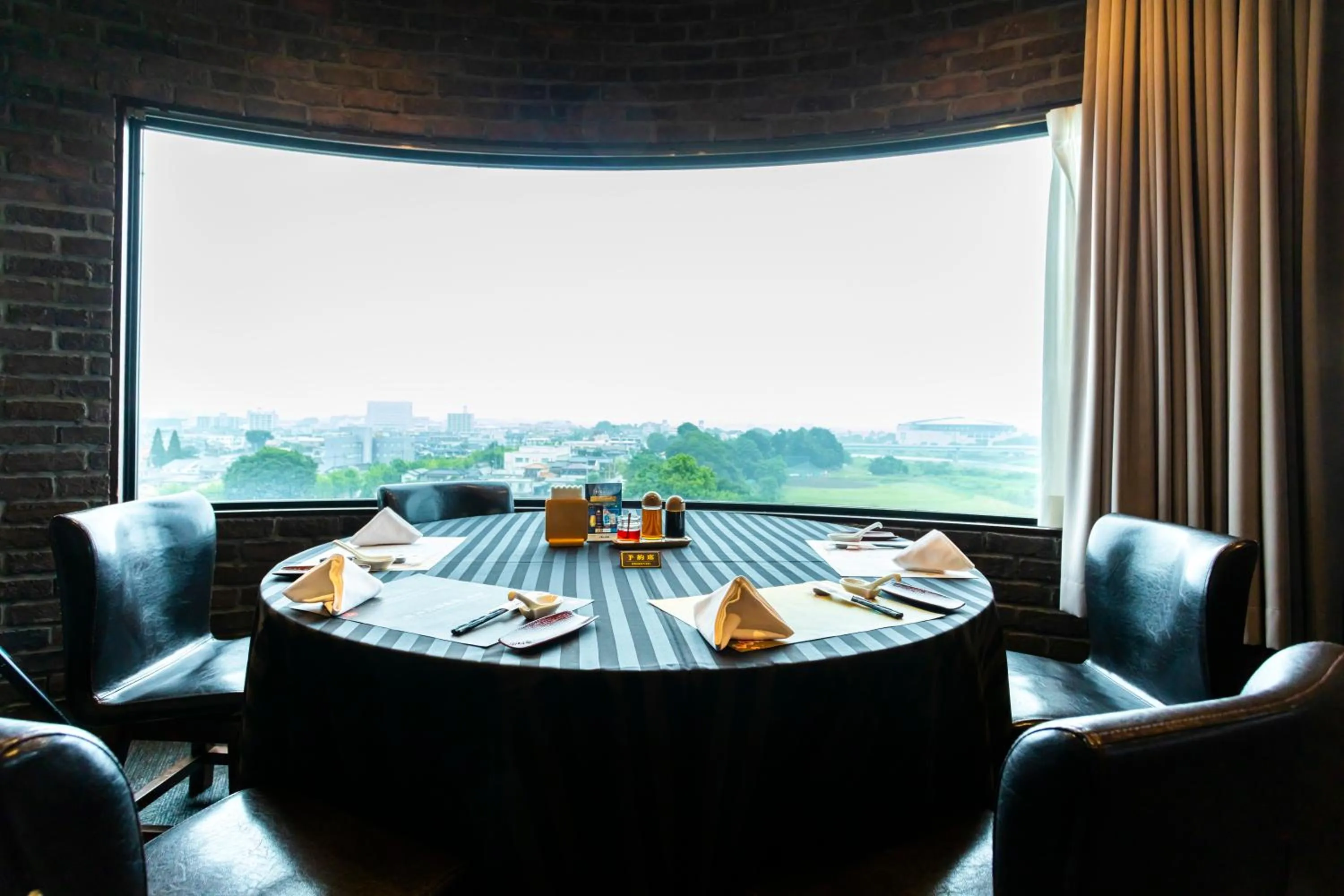 Restaurant/places to eat in Hotel Sanderson