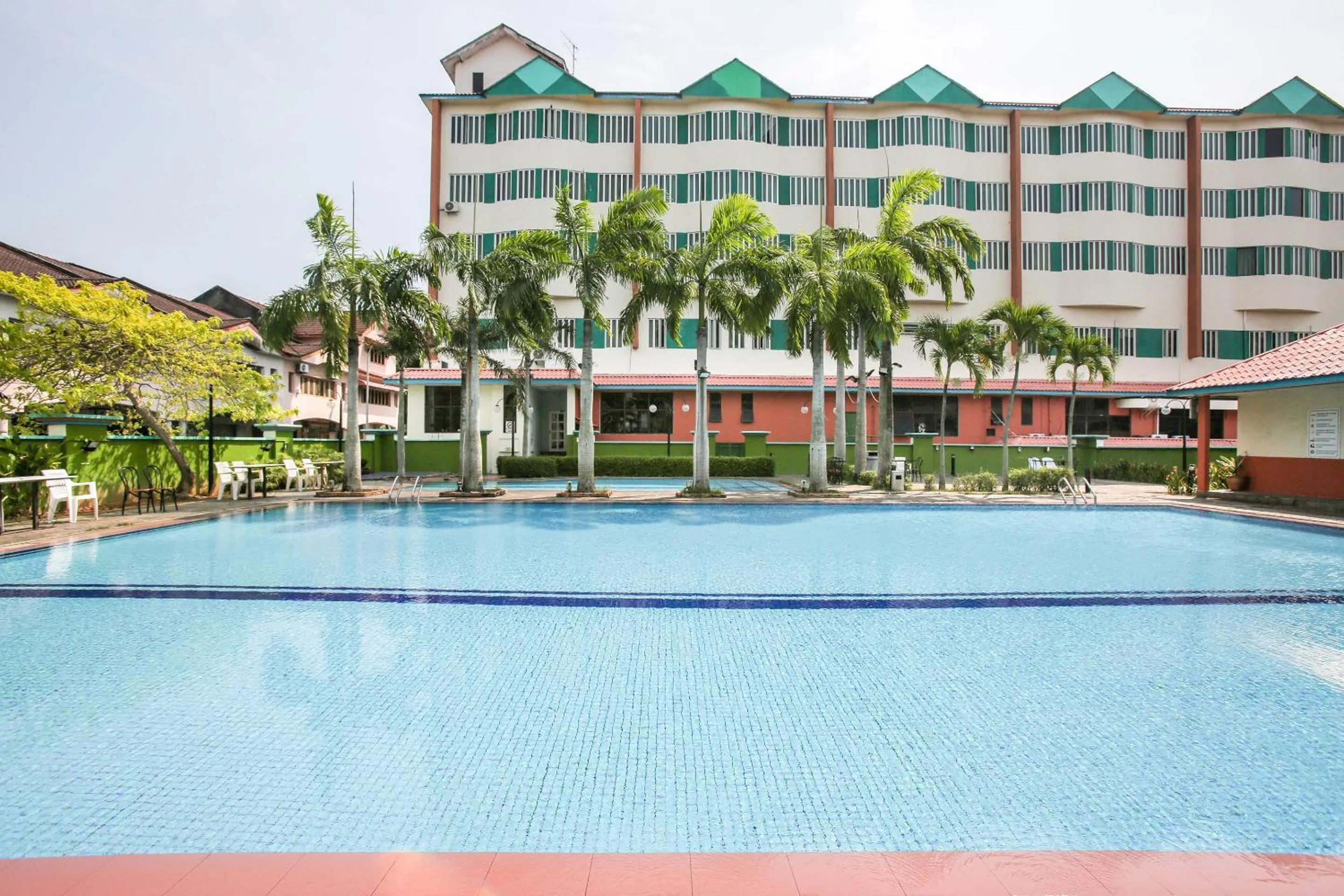 Swimming pool in Collection O Hotel Super Cowboy