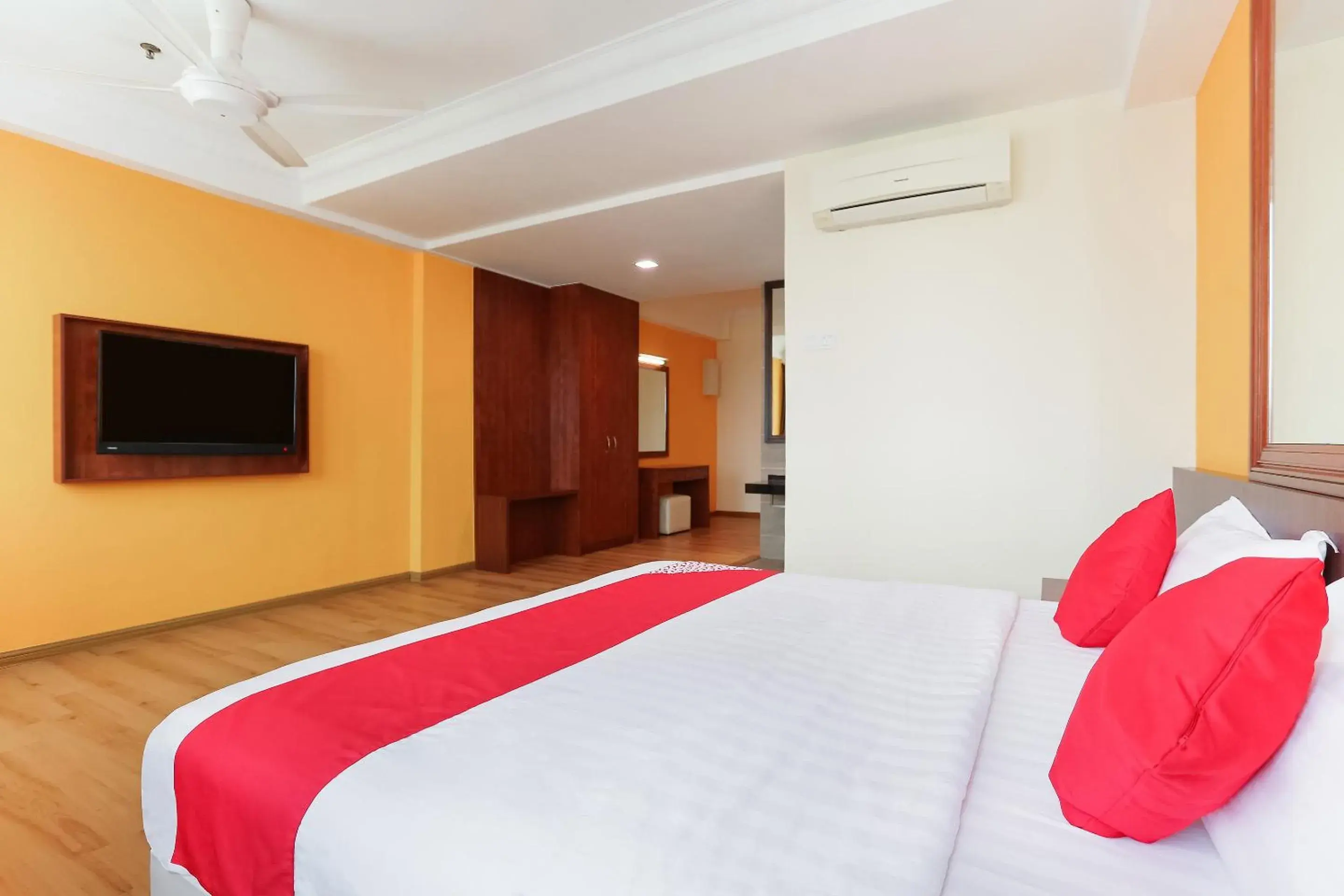 Premium King Room in Collection O Hotel Super Cowboy Premium King Room in Collection O Hotel Super Cowboy