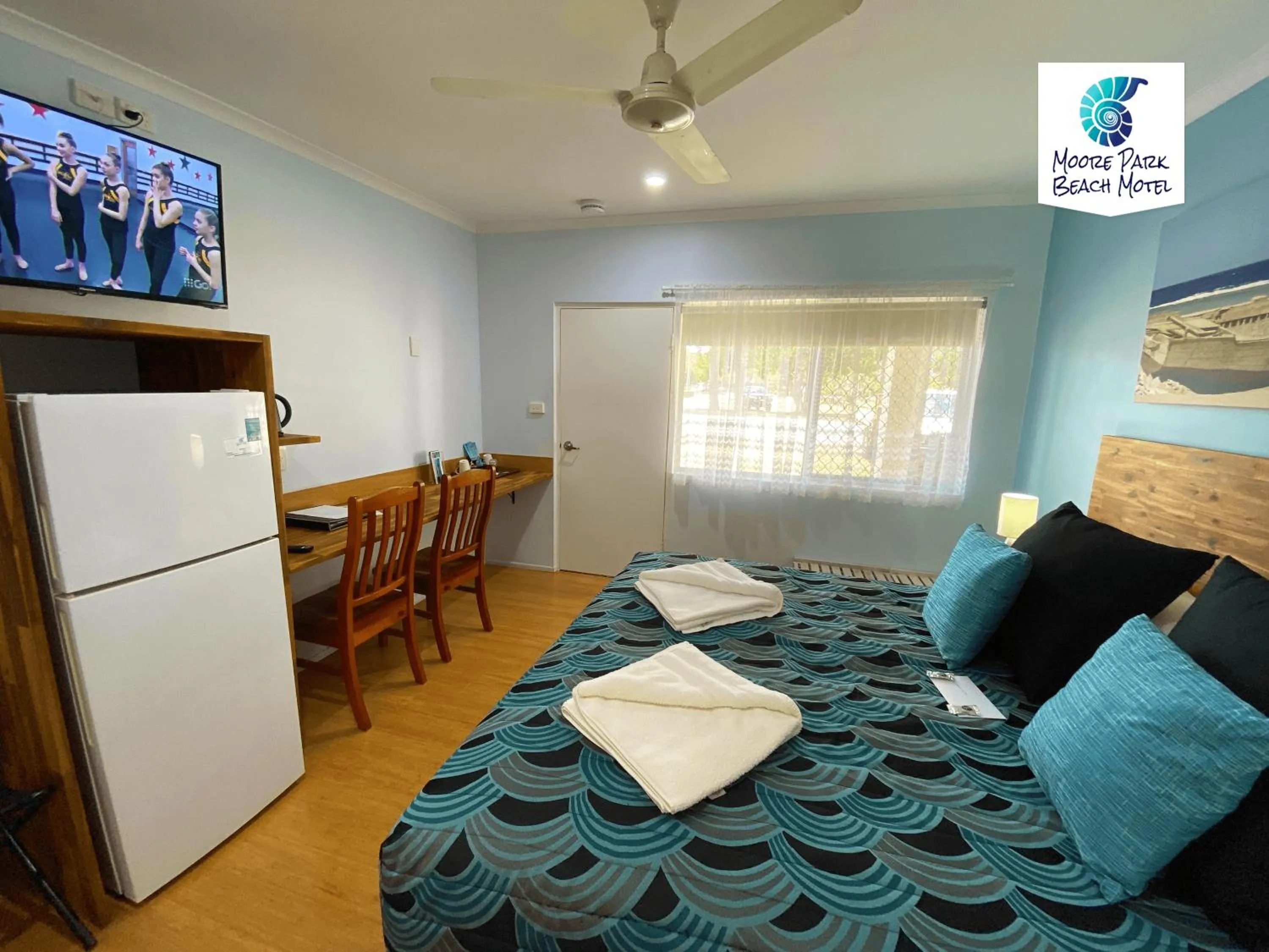 Bed in Moore Park Beach Inn