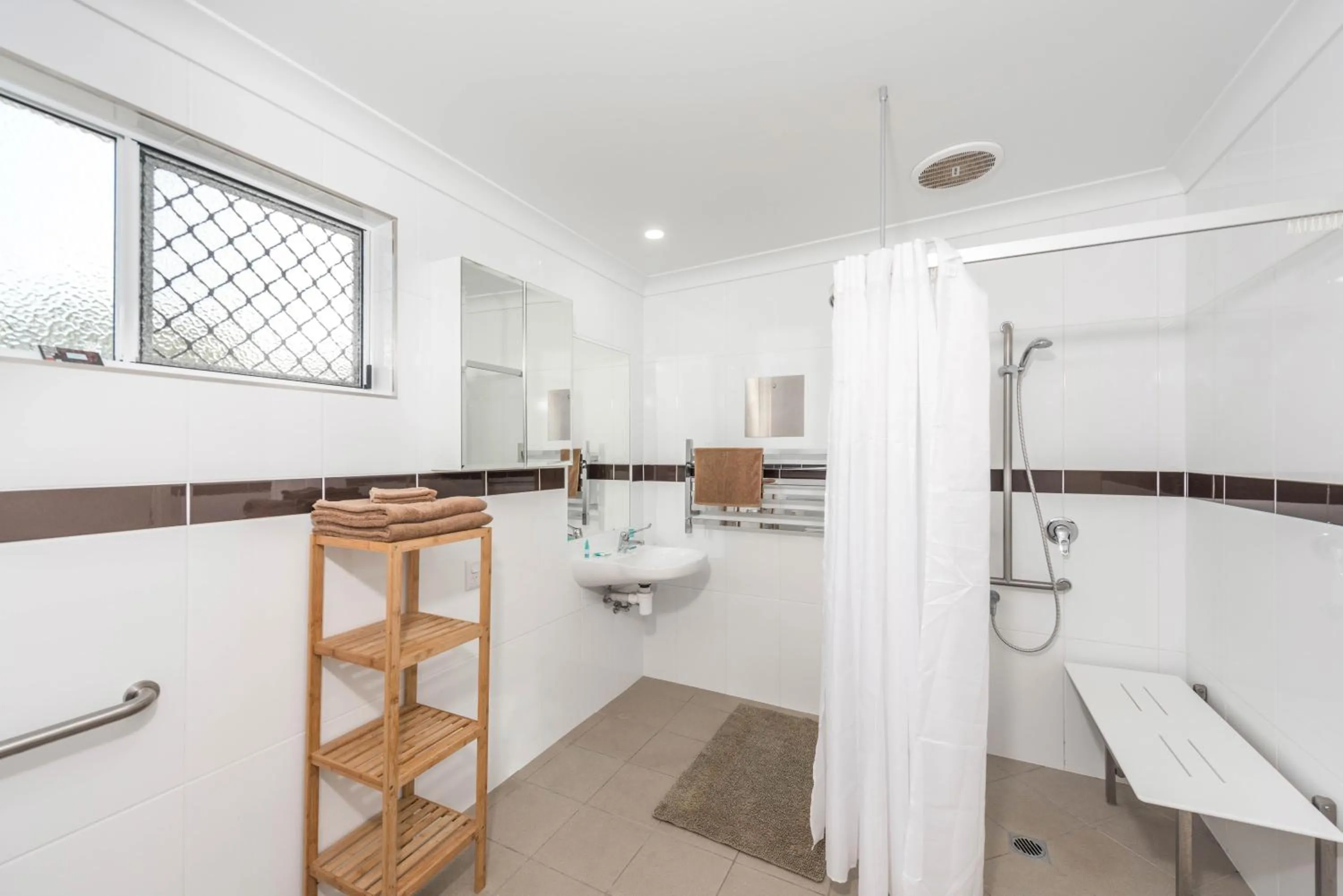 Bathroom in Moore Park Beach Inn