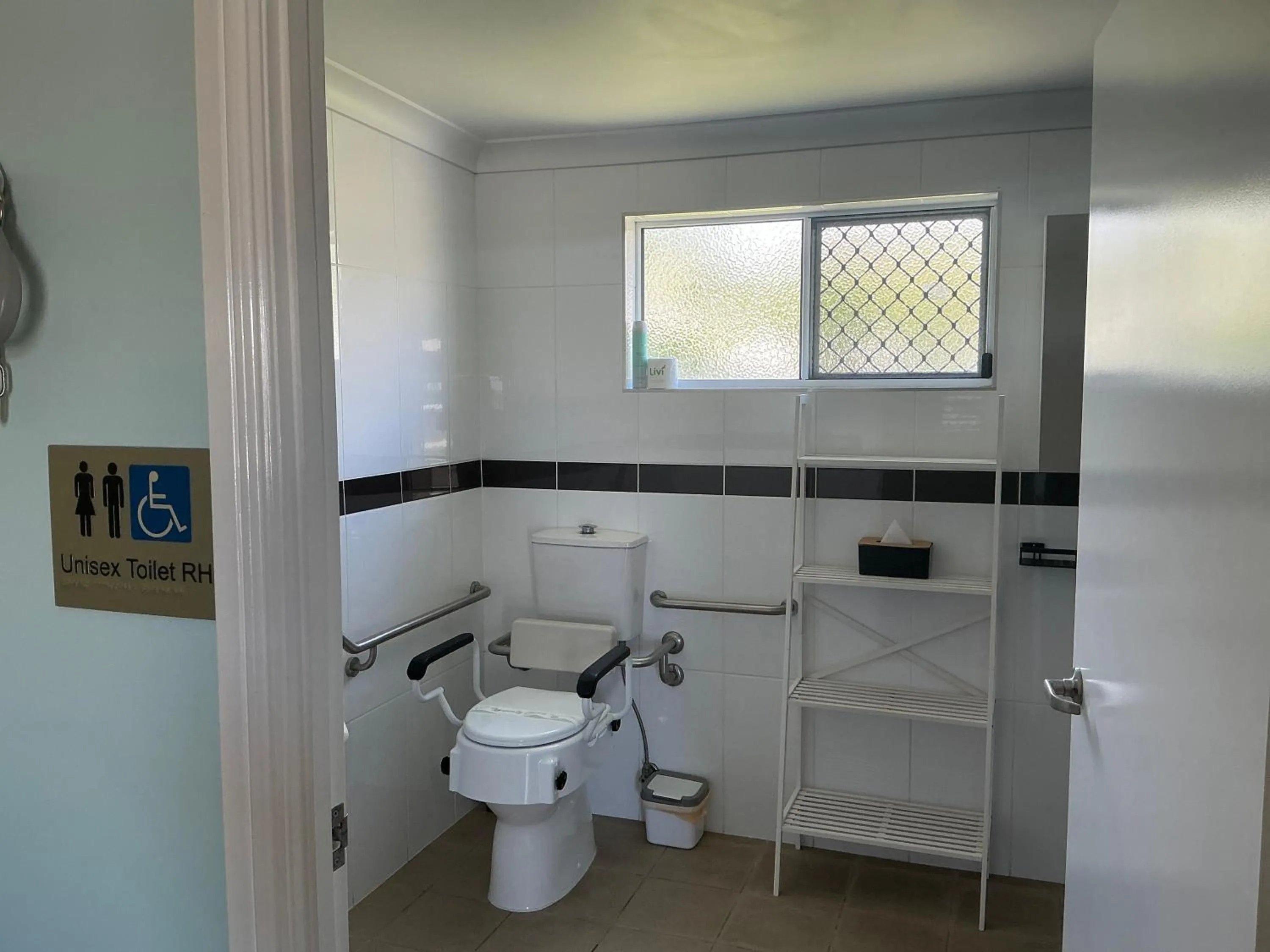 Moore Park Beach Inn