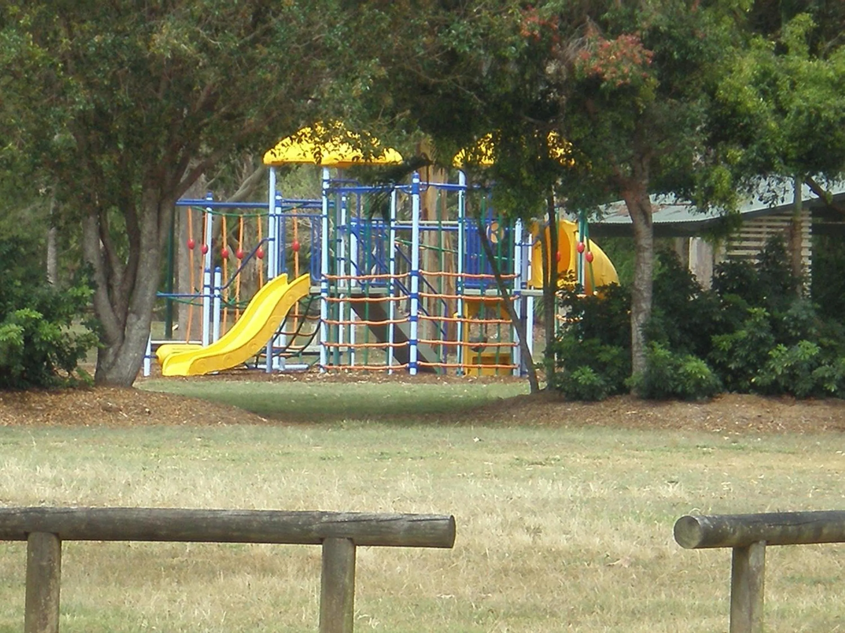 Area and facilities in Moore Park Beach Inn