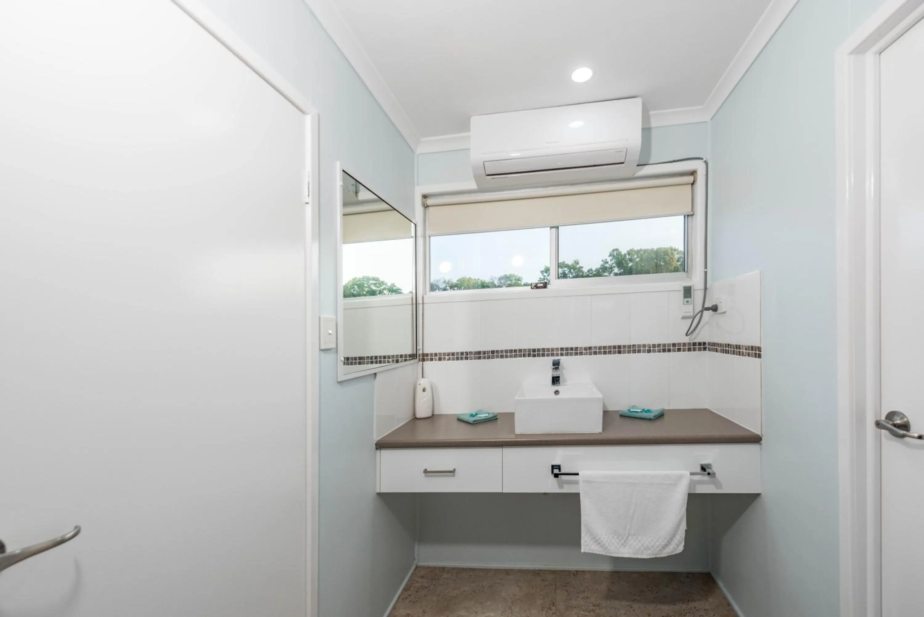 Bathroom in Moore Park Beach Inn