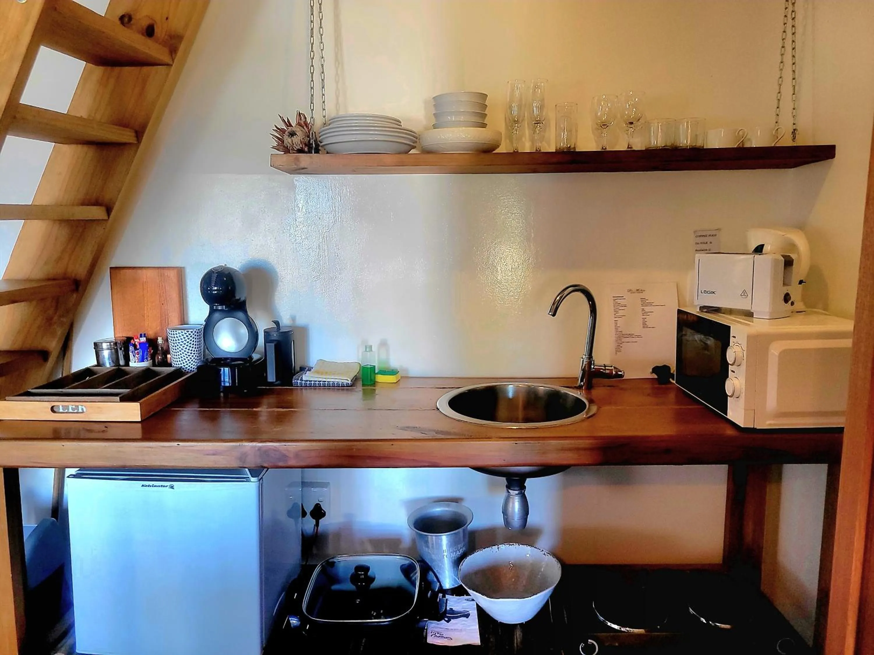 microwave in De Molen Guest House