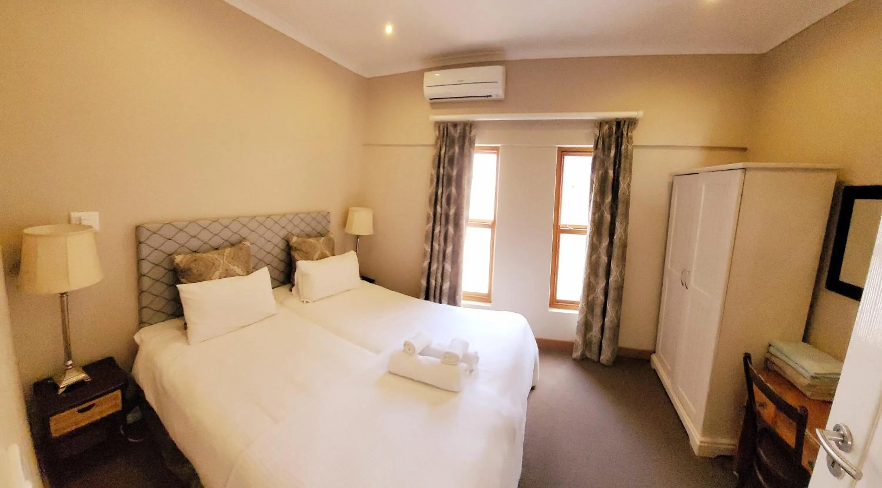 Bedroom, Bed in De Molen Guest House