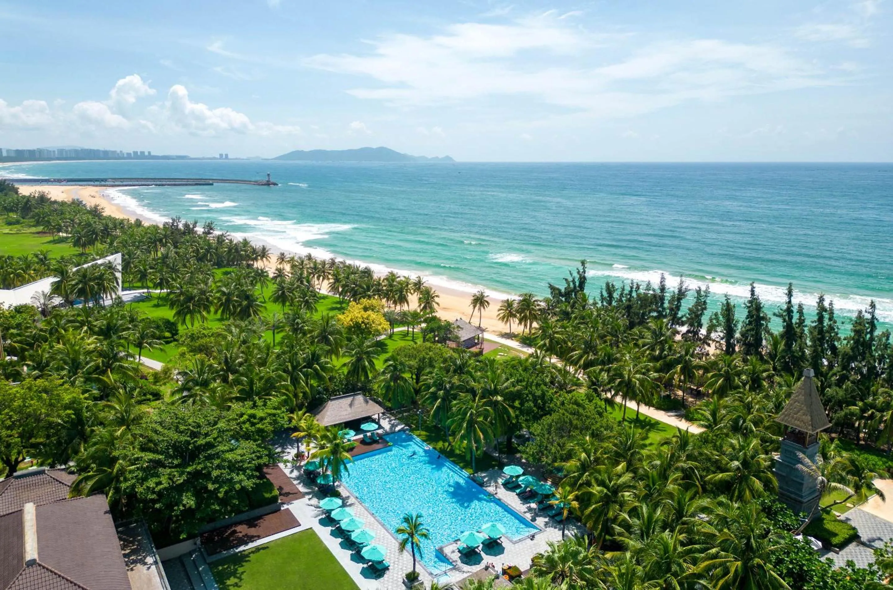 Swimming pool in Raffles Hainan Clear Water Bay