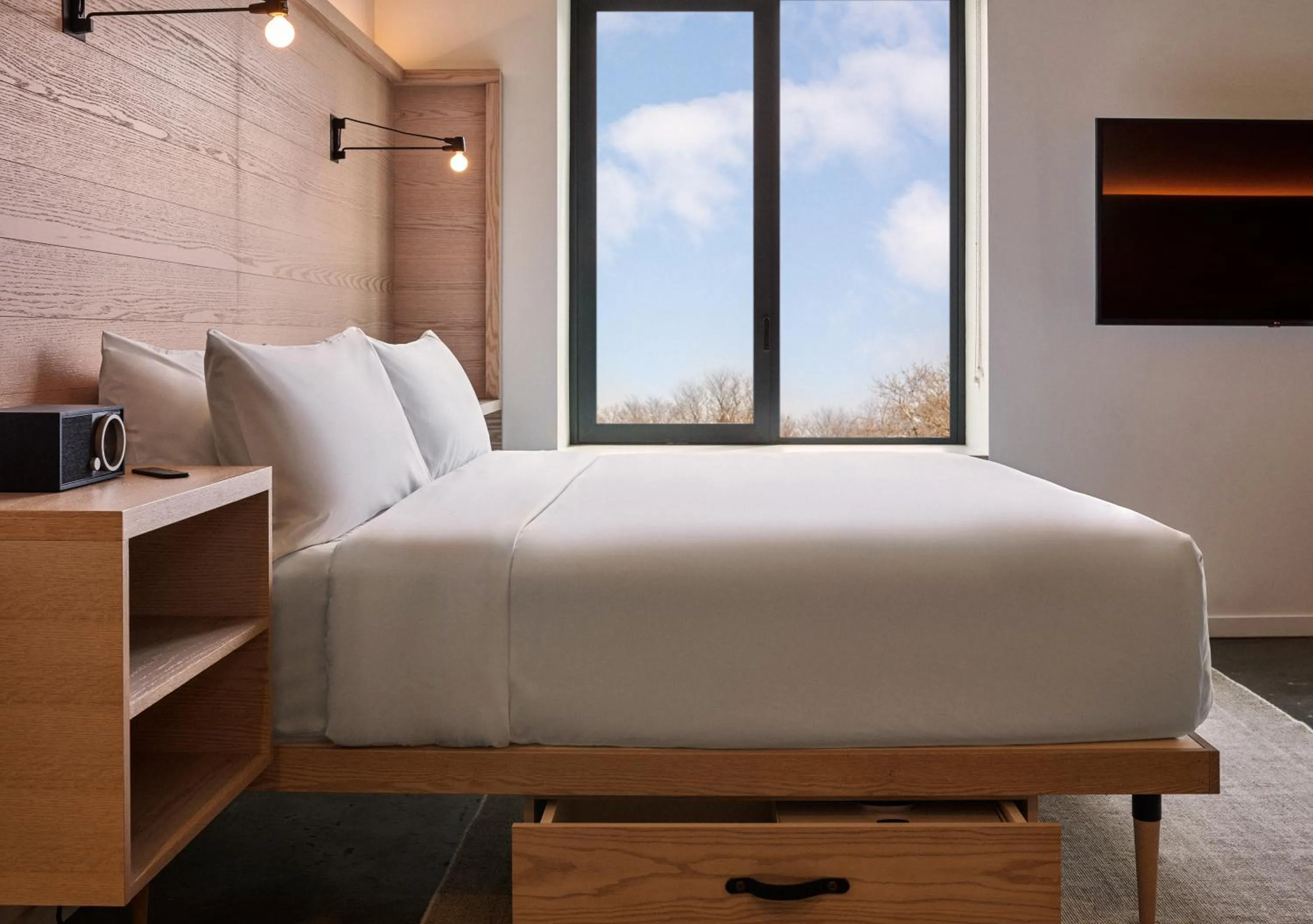 Bedroom, Bed in Radio Hotel