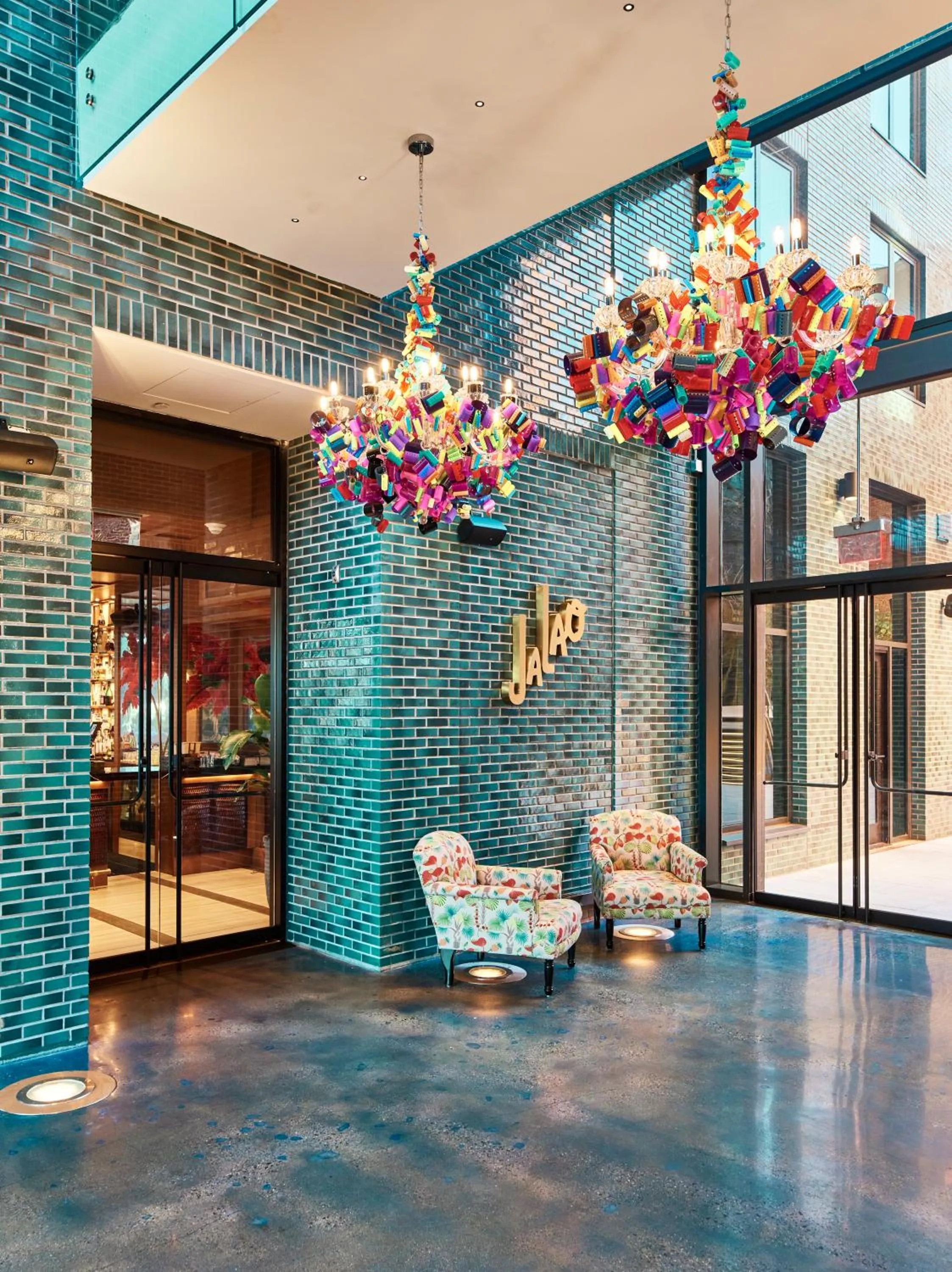 Restaurant/places to eat in Radio Hotel