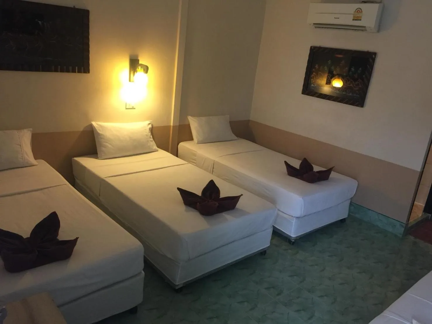 Living room, Bed in Coco's Guest House