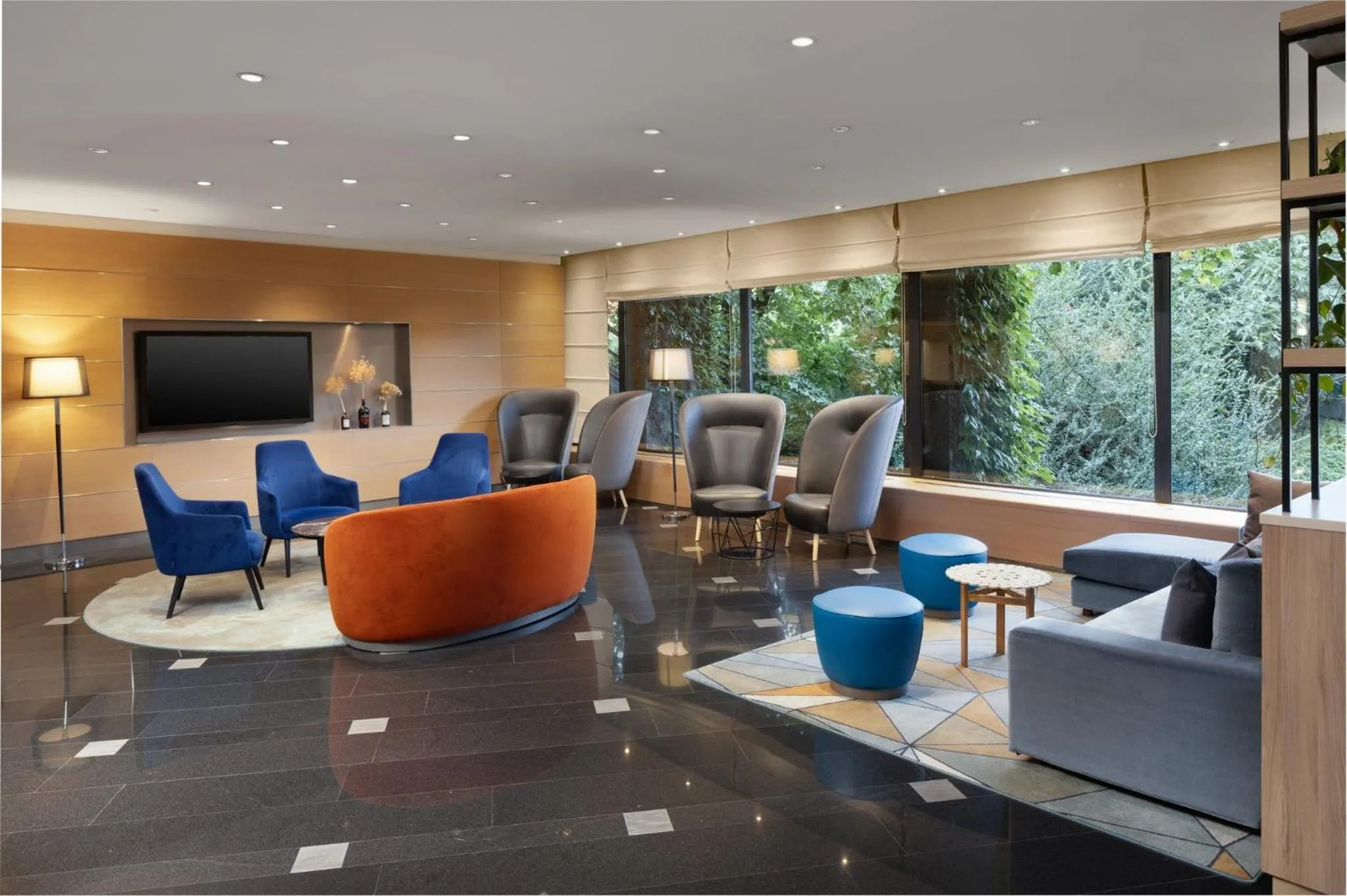 Lounge or bar in Crowne Plaza Milan Linate by IHG