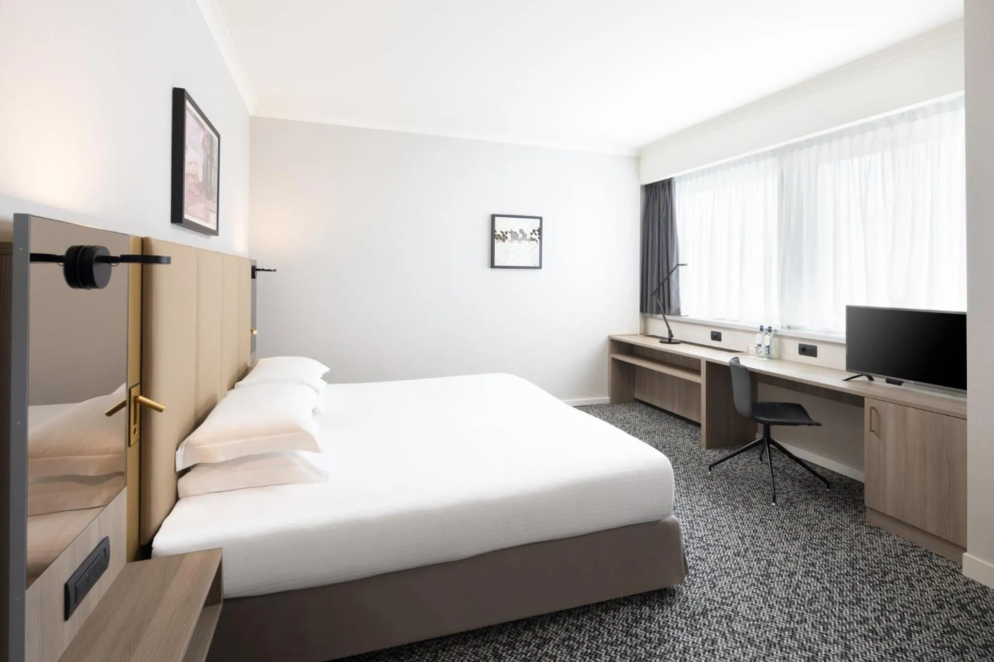 Photo of the whole room, Bed in Crowne Plaza Milan Linate by IHG