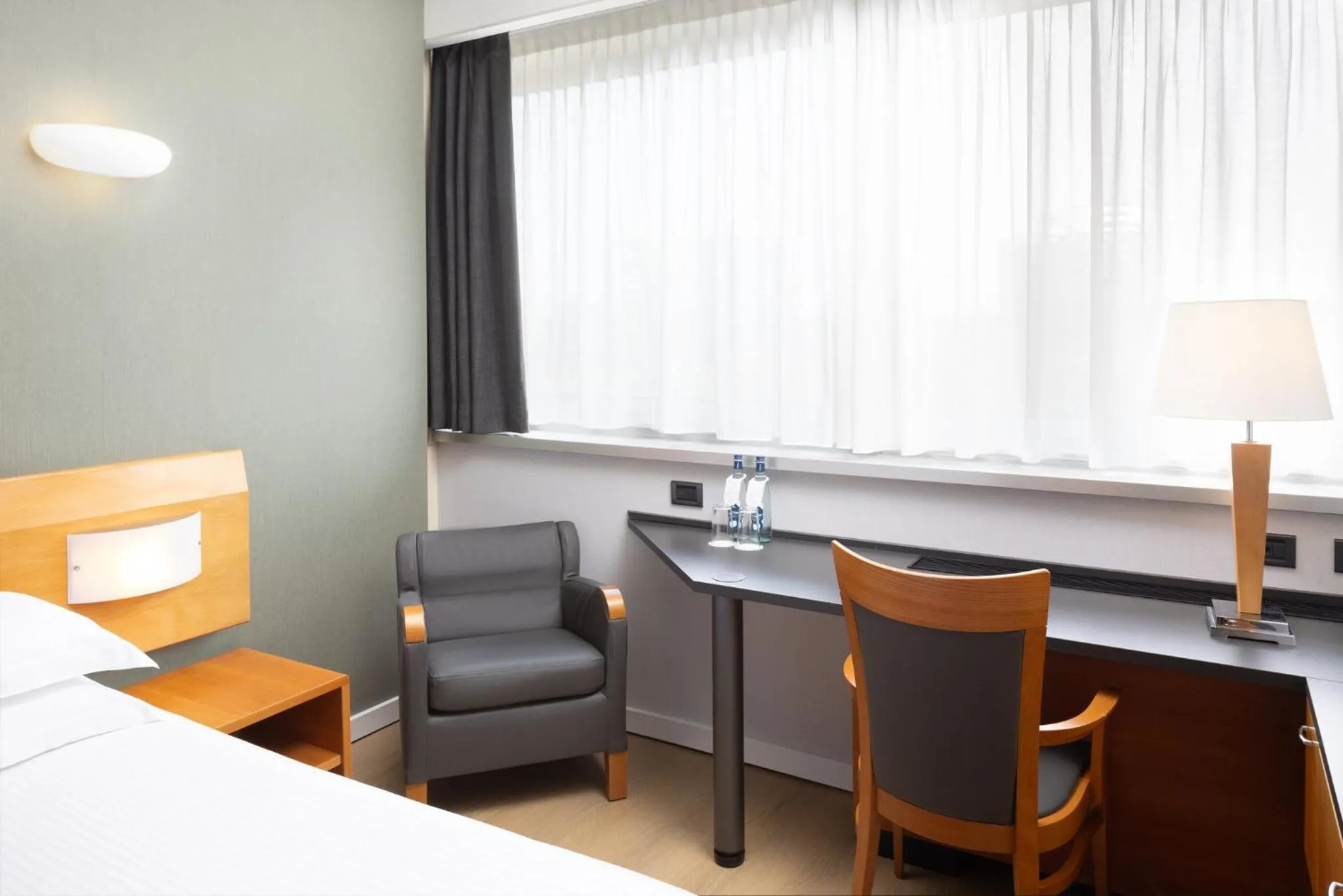 Photo of the whole room, Bed in Crowne Plaza Milan Linate by IHG