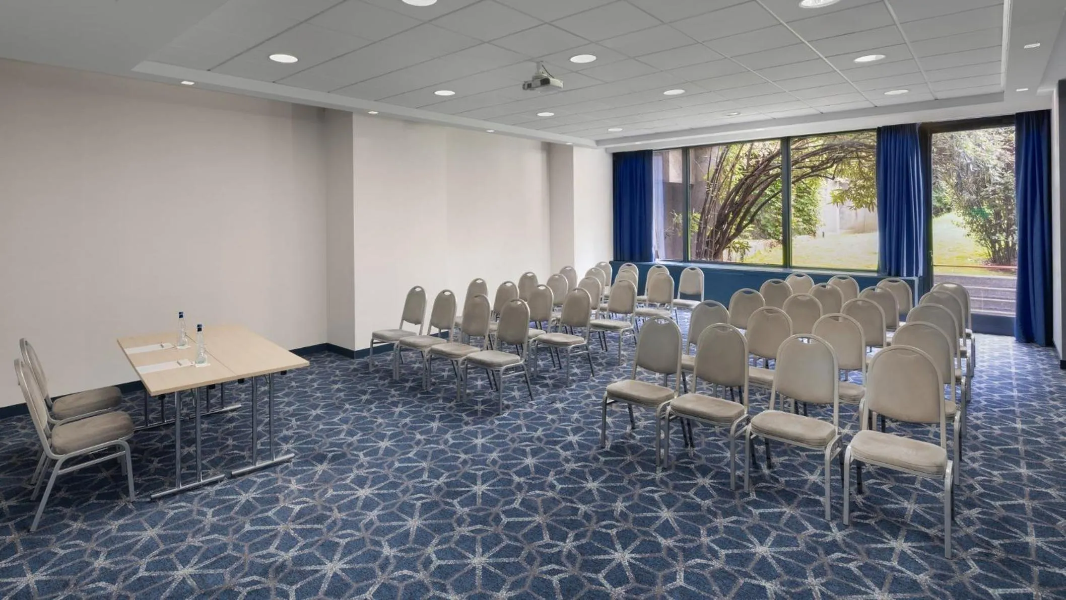 Meeting/conference room in Crowne Plaza Milan Linate by IHG