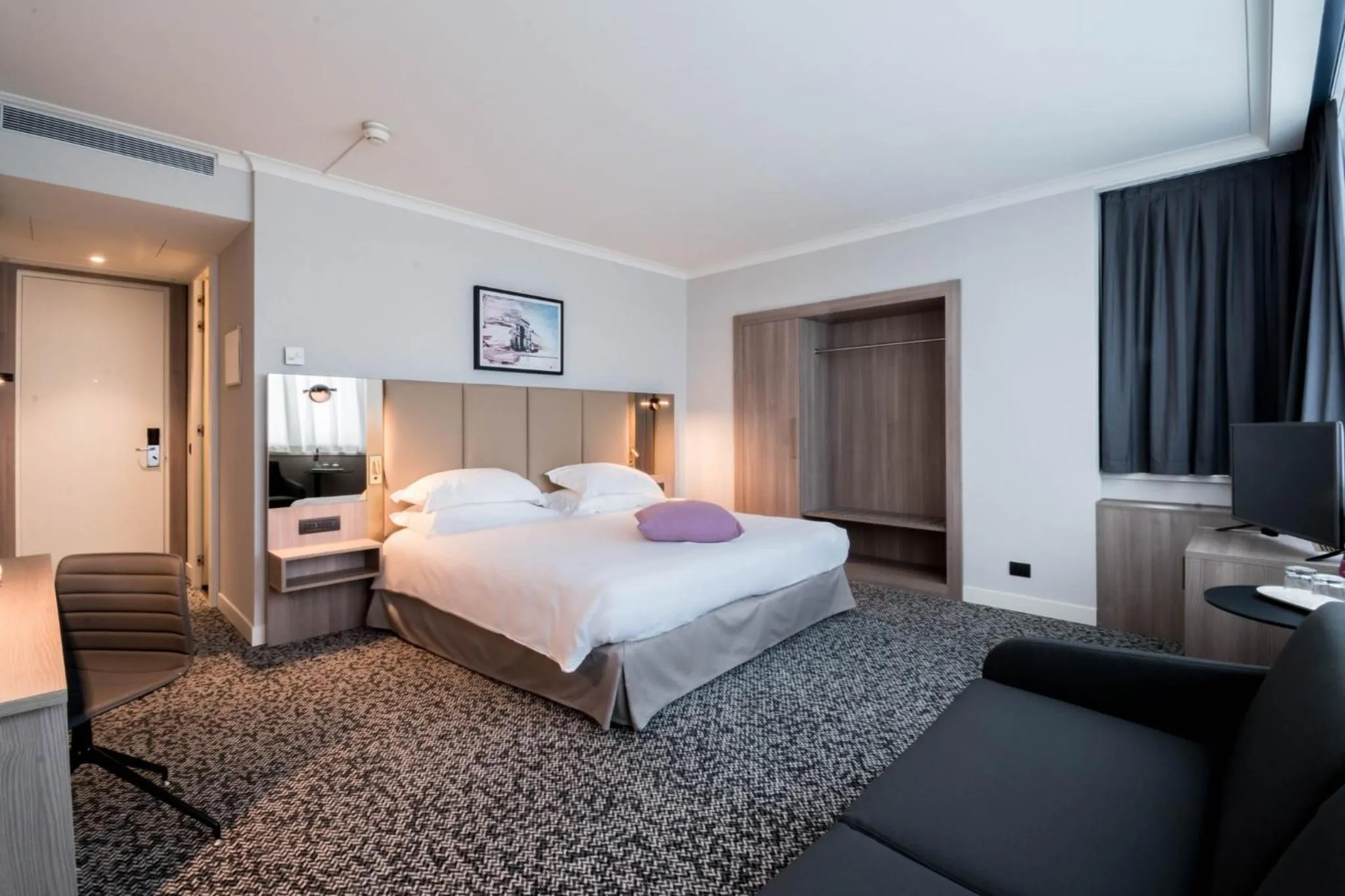 Photo of the whole room, Bed in Crowne Plaza Milan Linate by IHG