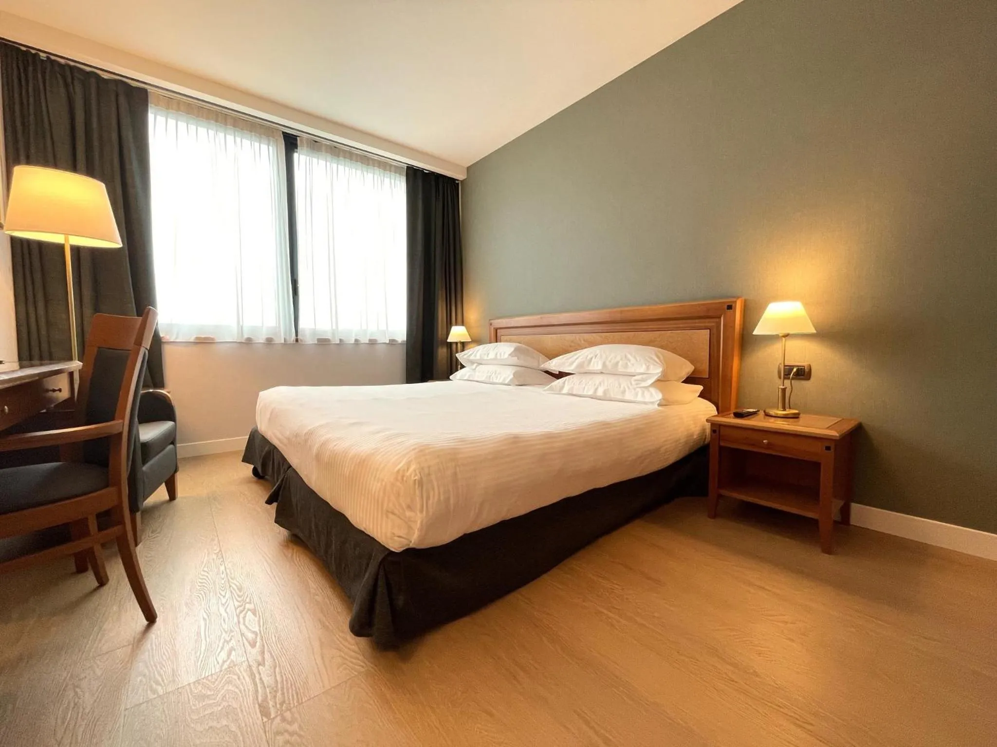 Photo of the whole room, Bed in Crowne Plaza Milan Linate by IHG