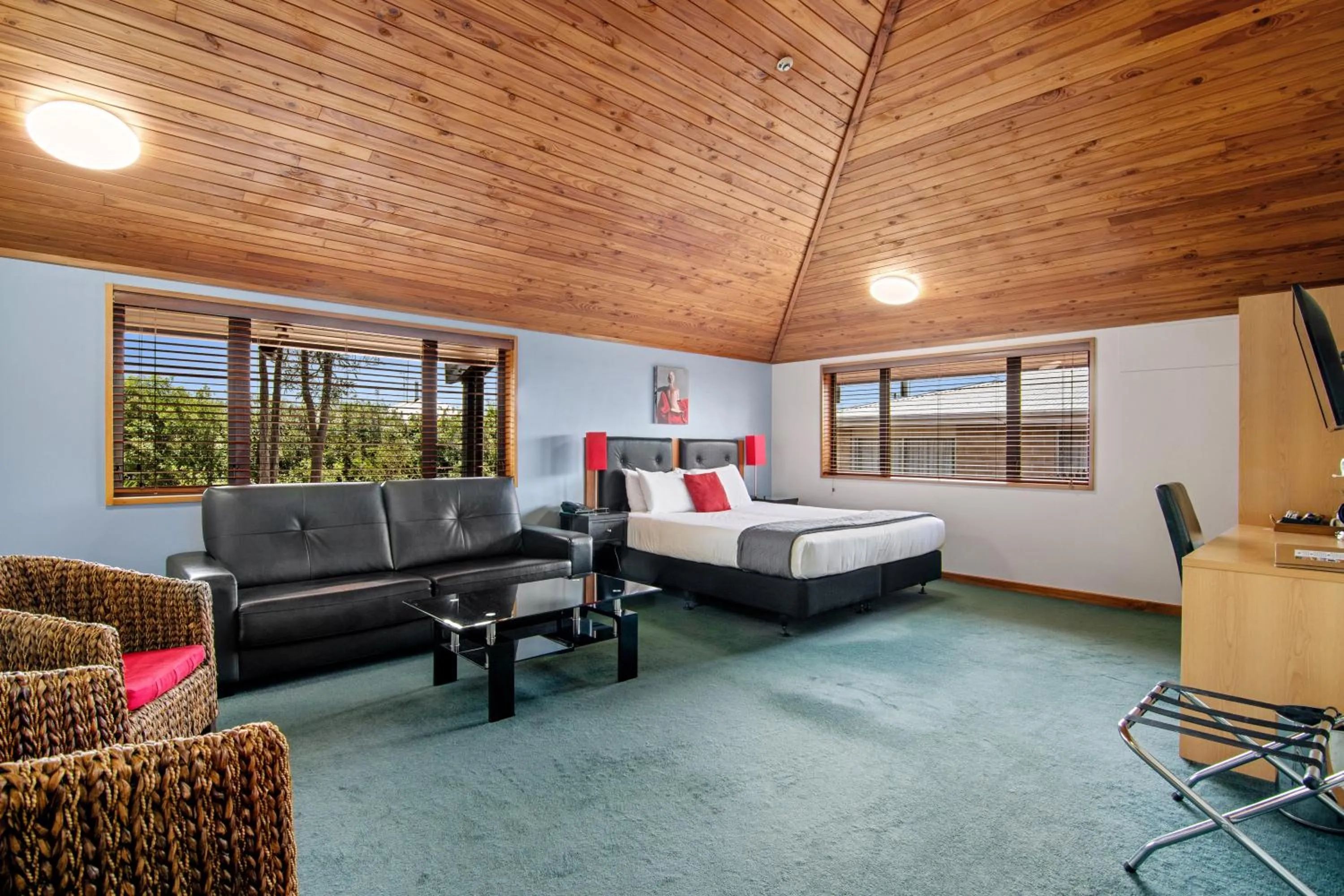 Bed in Riverside Hotel Marlborough