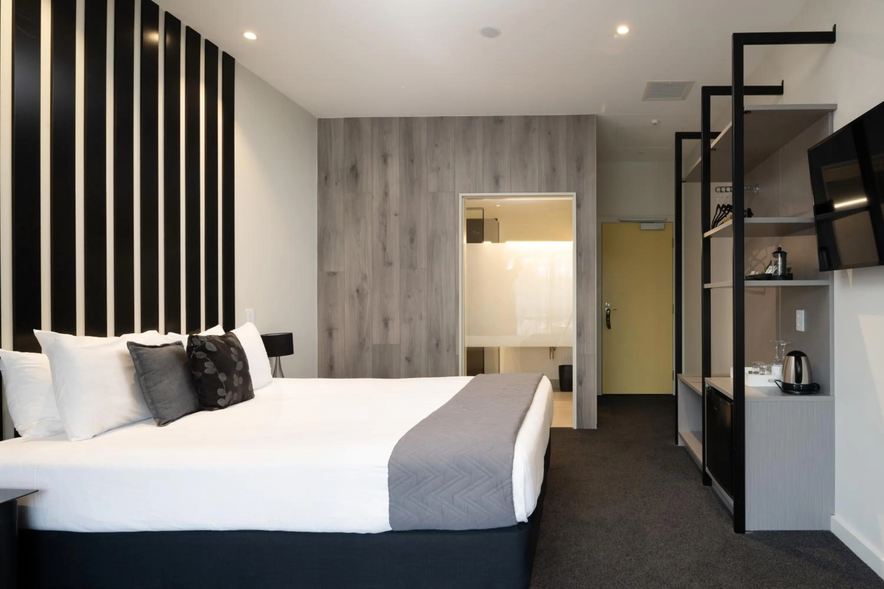 Bed in Riverside Hotel Marlborough