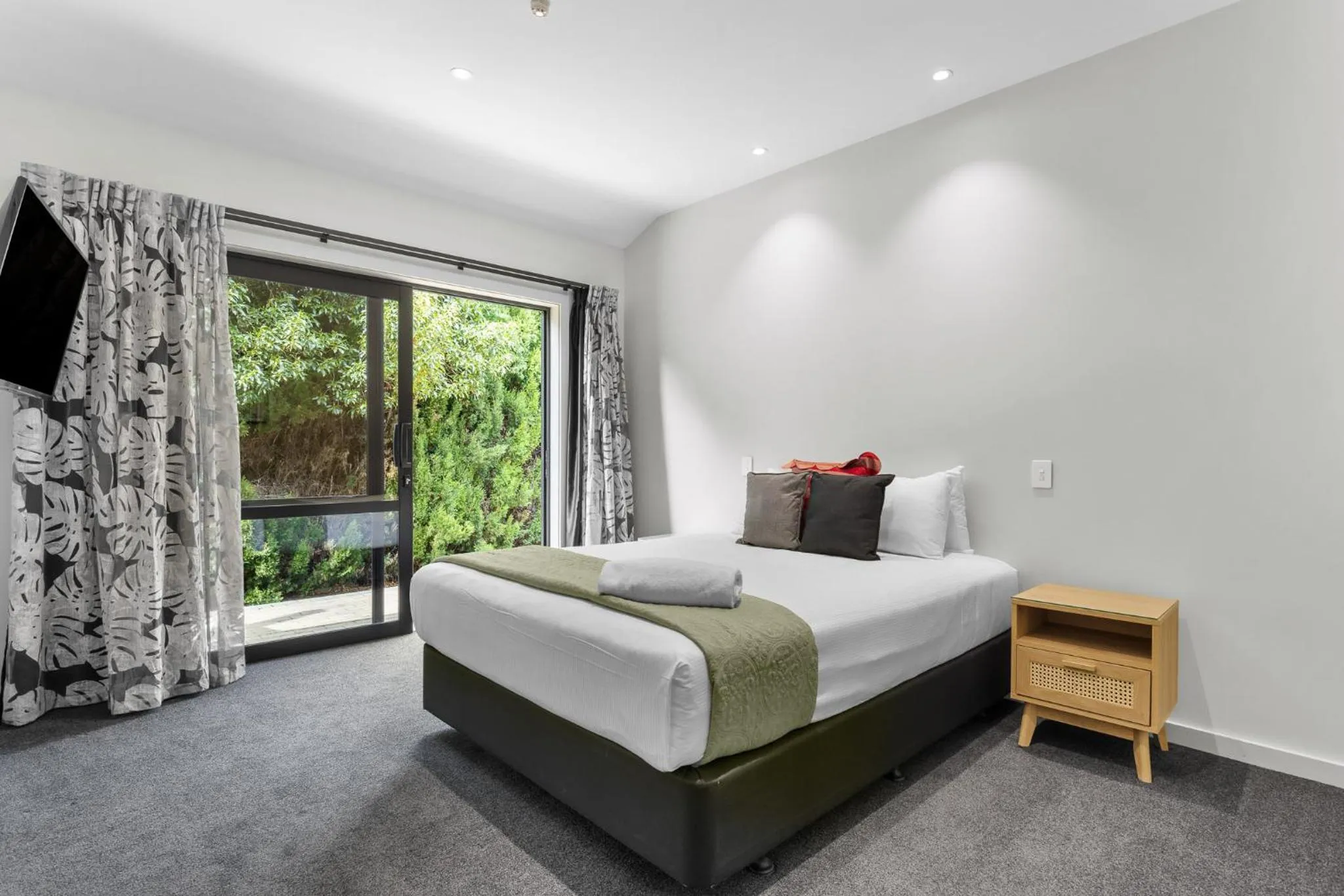 Bed in Riverside Hotel Marlborough