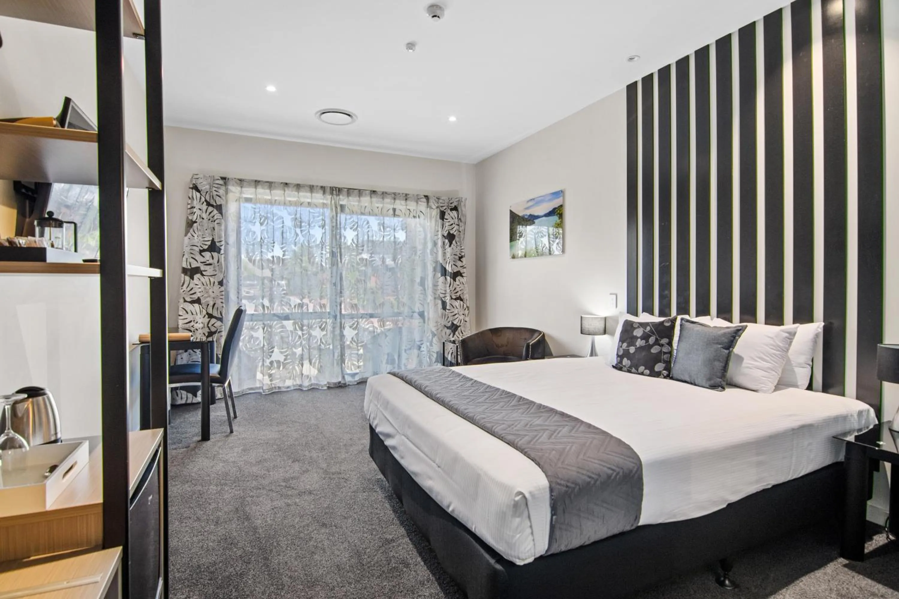 Bed in Riverside Hotel Marlborough