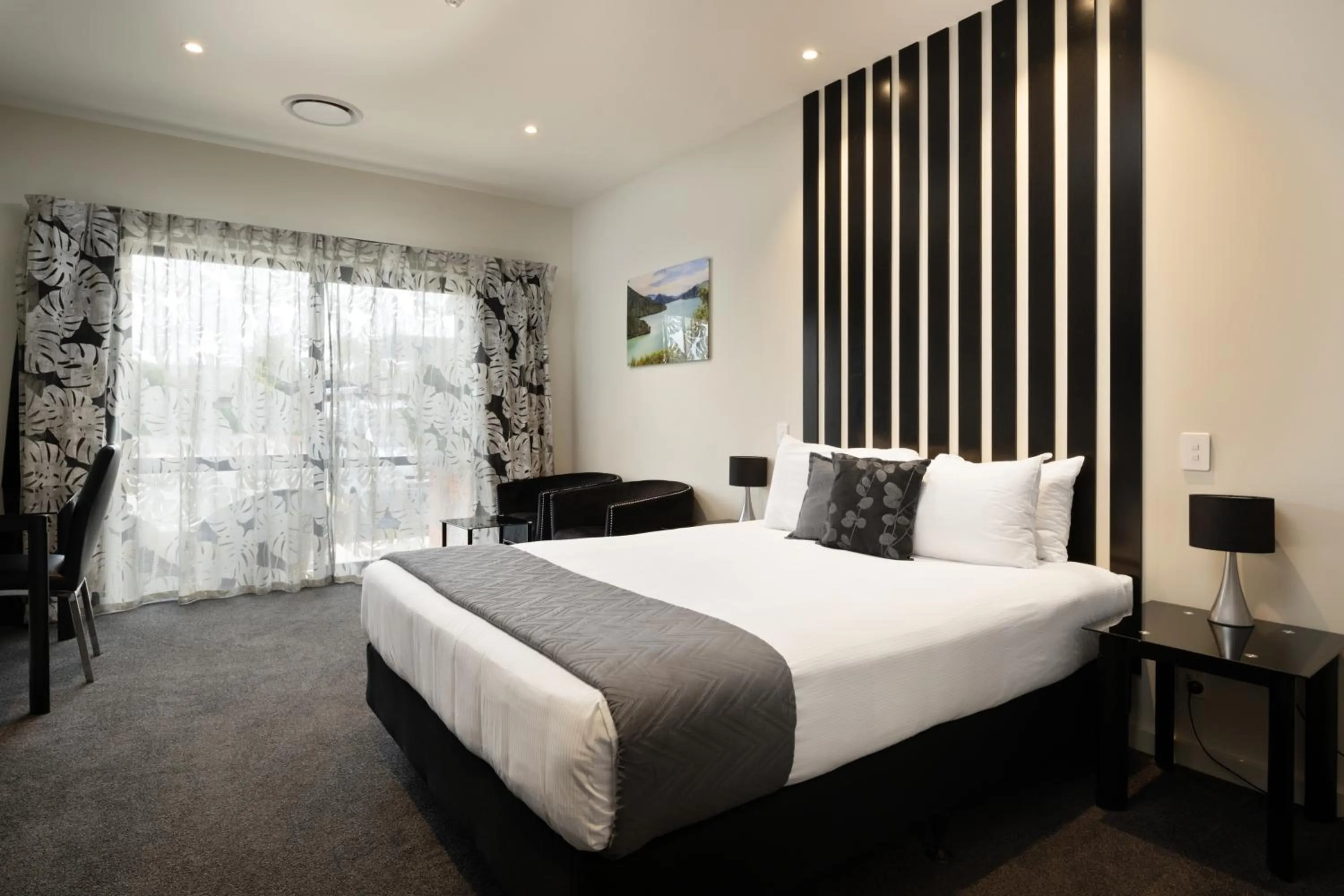 Bed in Riverside Hotel Marlborough