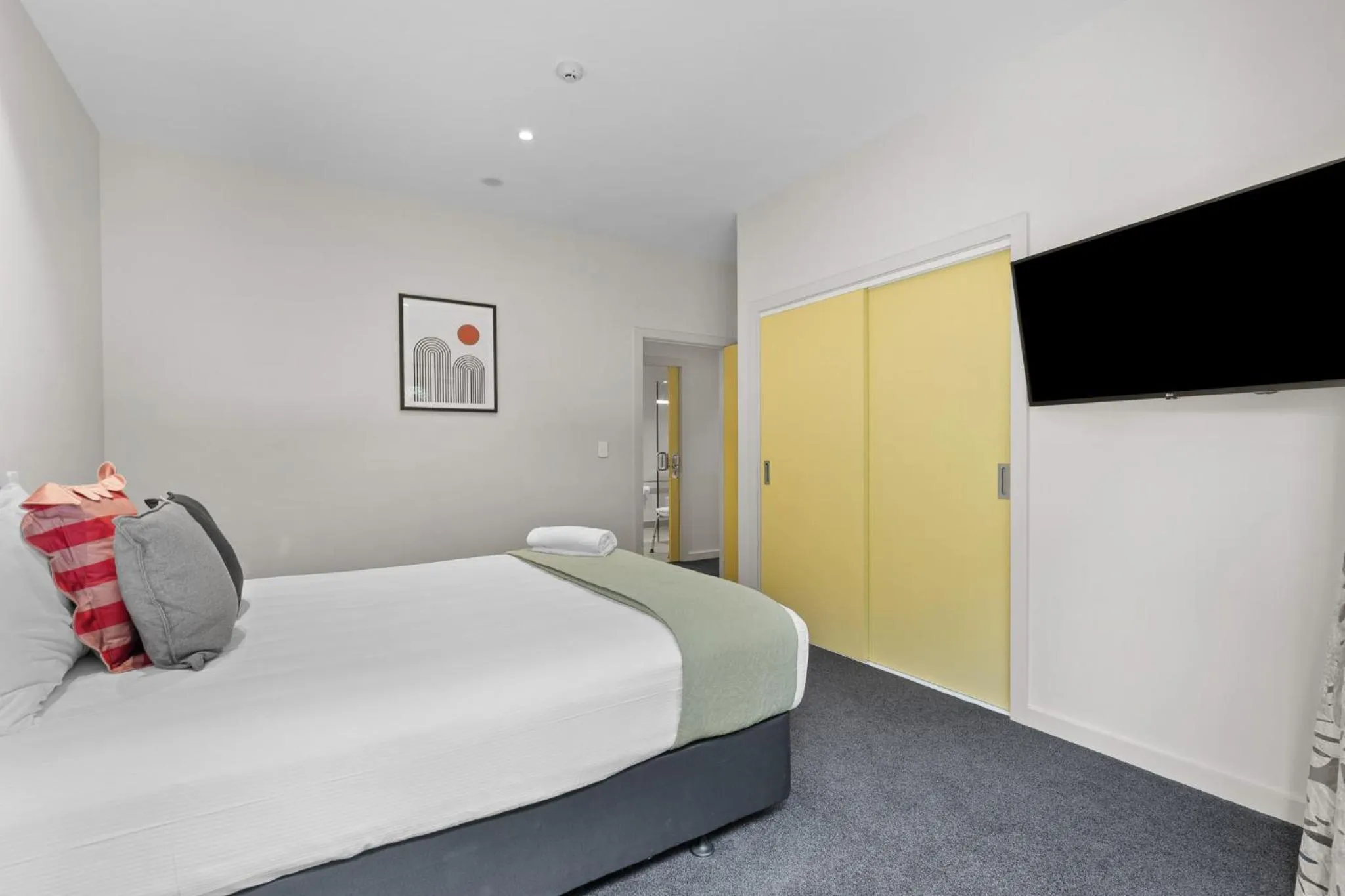 Bed in Riverside Hotel Marlborough