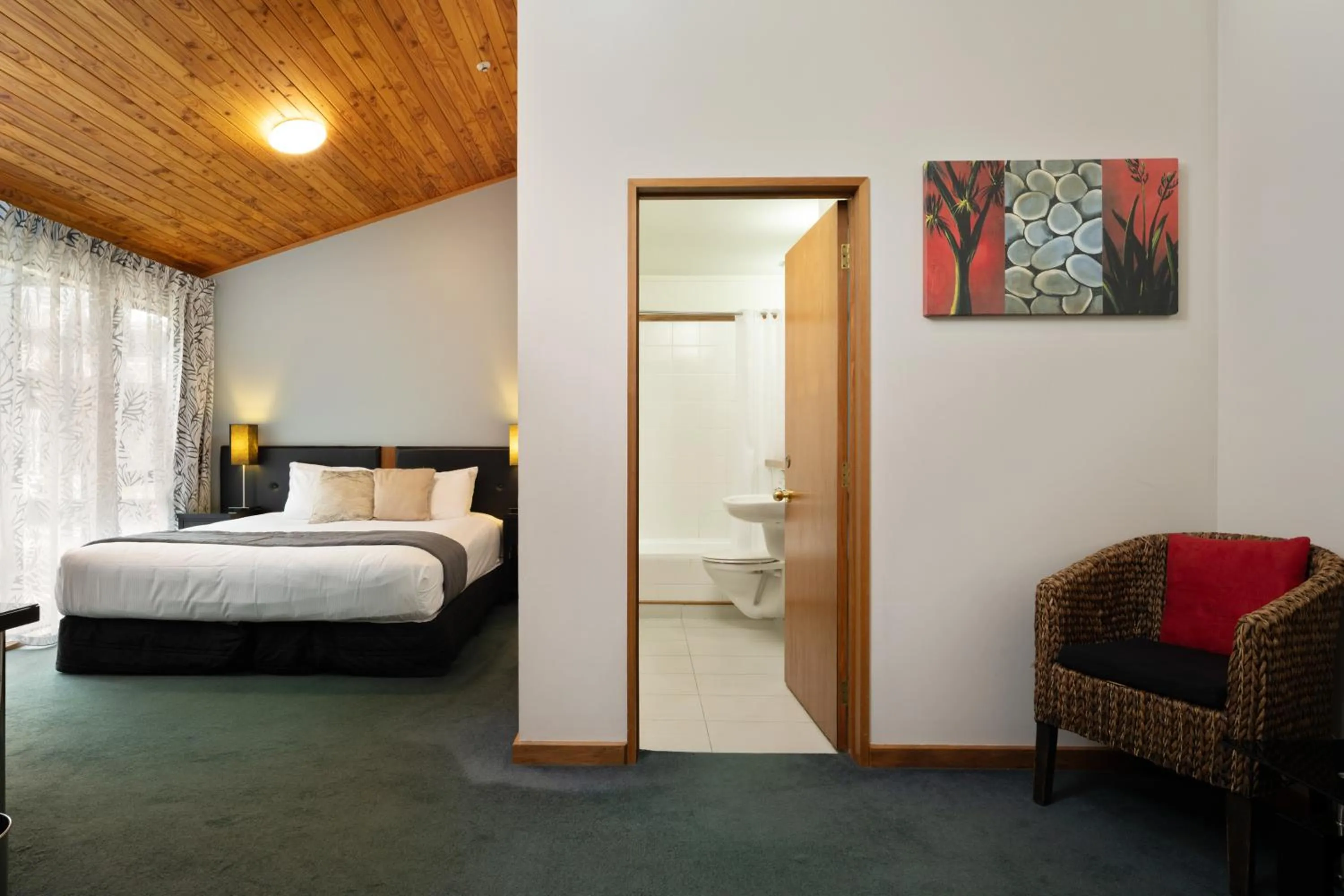 Bed in Riverside Hotel Marlborough