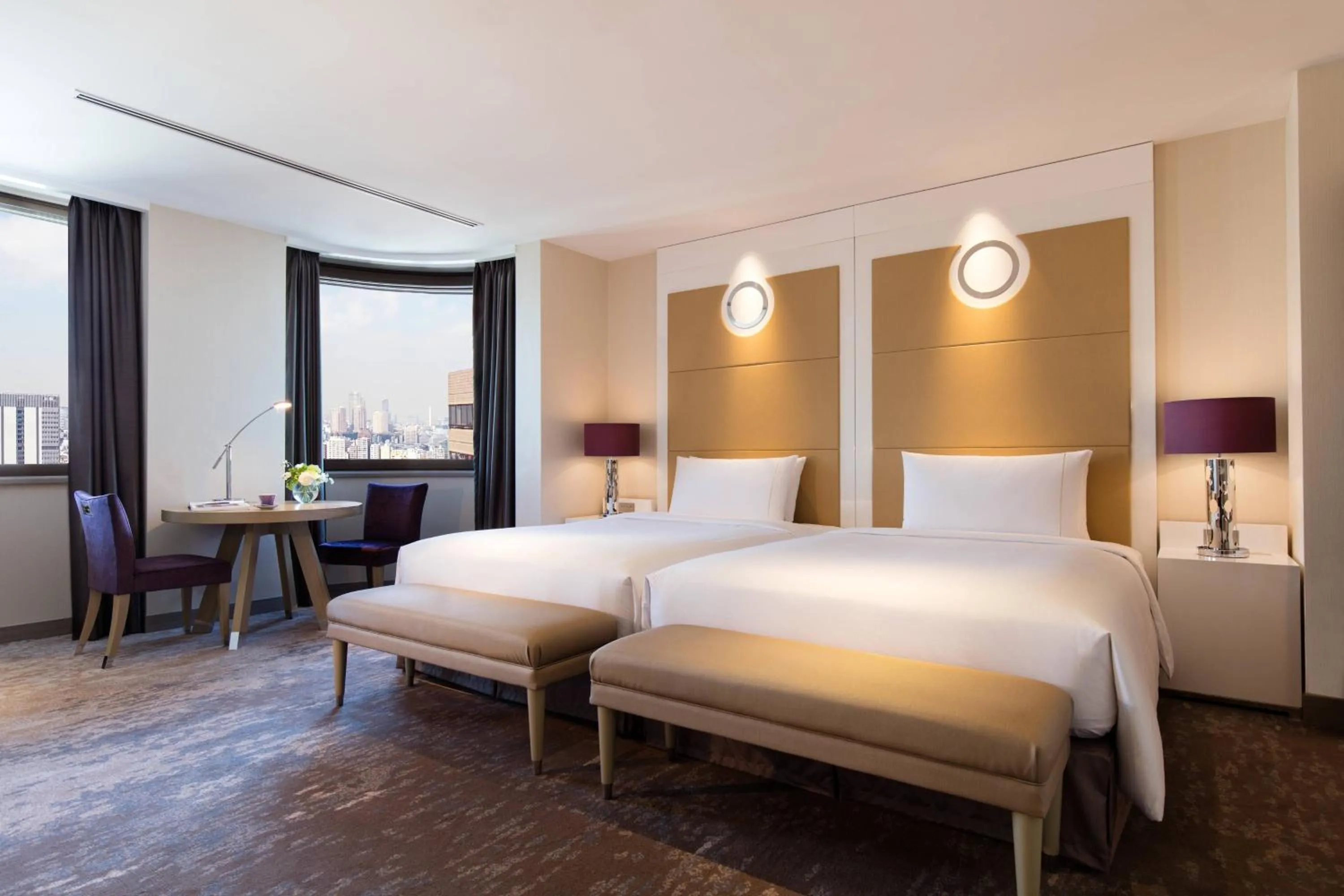 Photo of the whole room, Bed in Tokyo Marriott Hotel