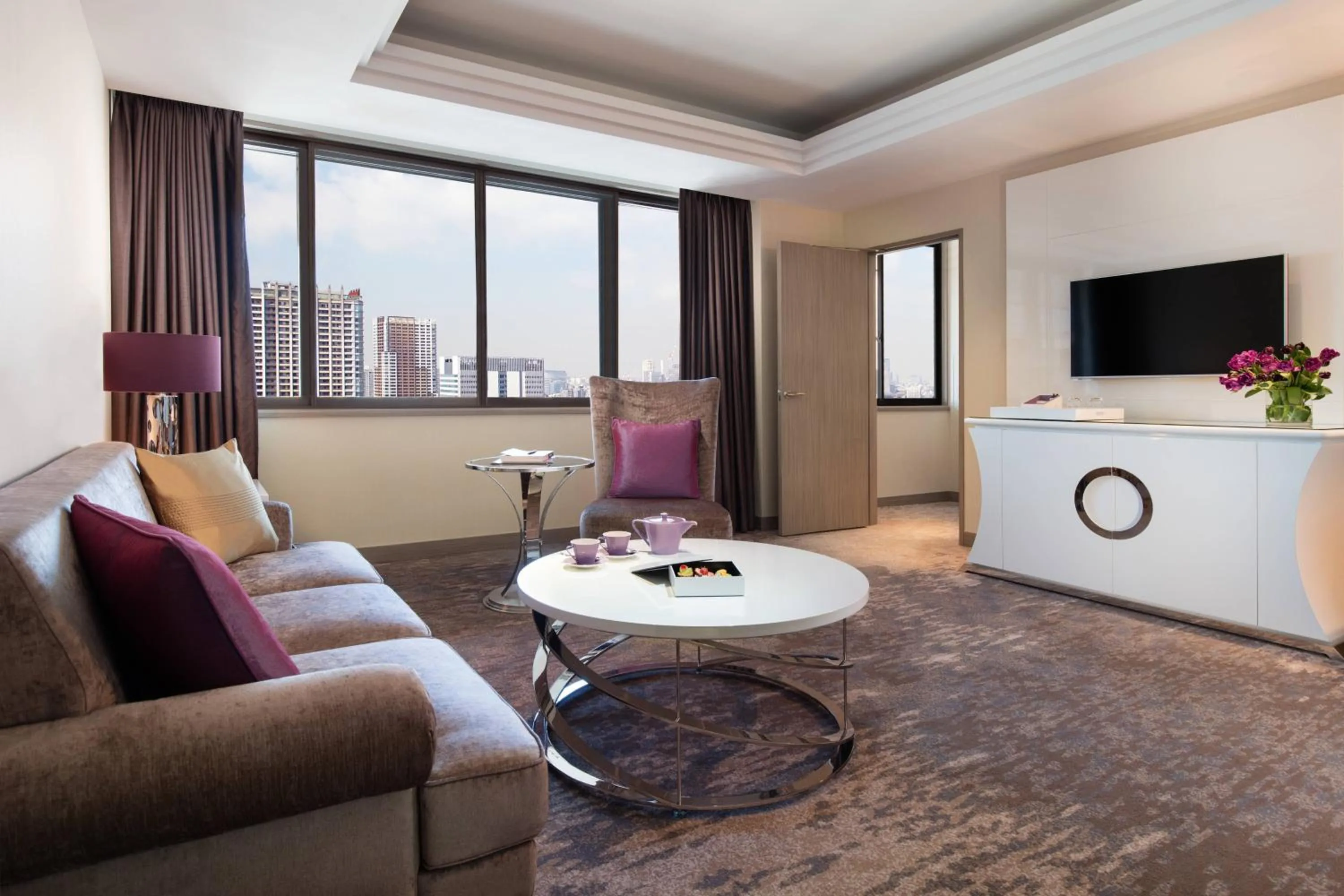 Photo of the whole room in Tokyo Marriott Hotel