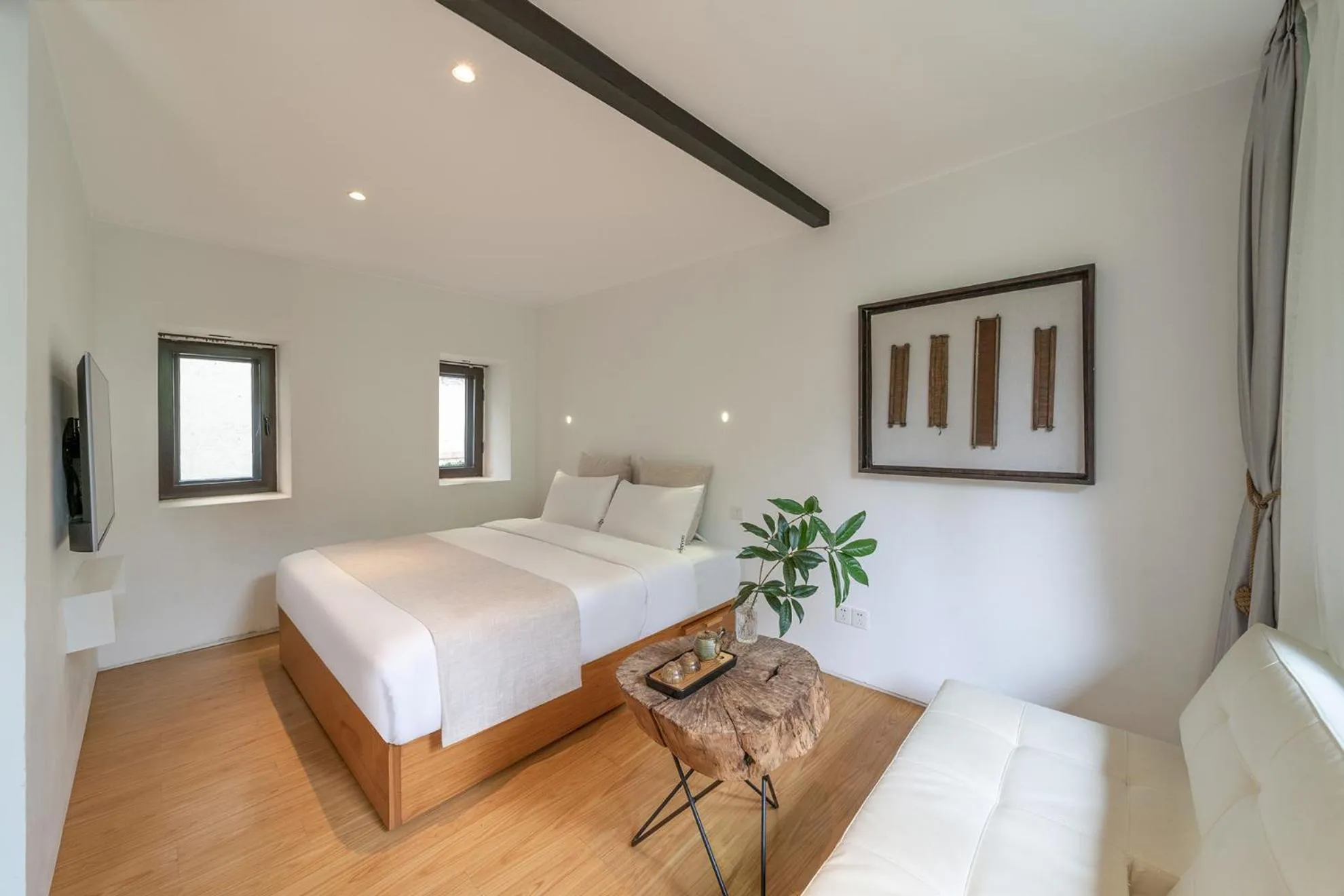 Photo of the whole room, Bed in The Bivou Lijiang